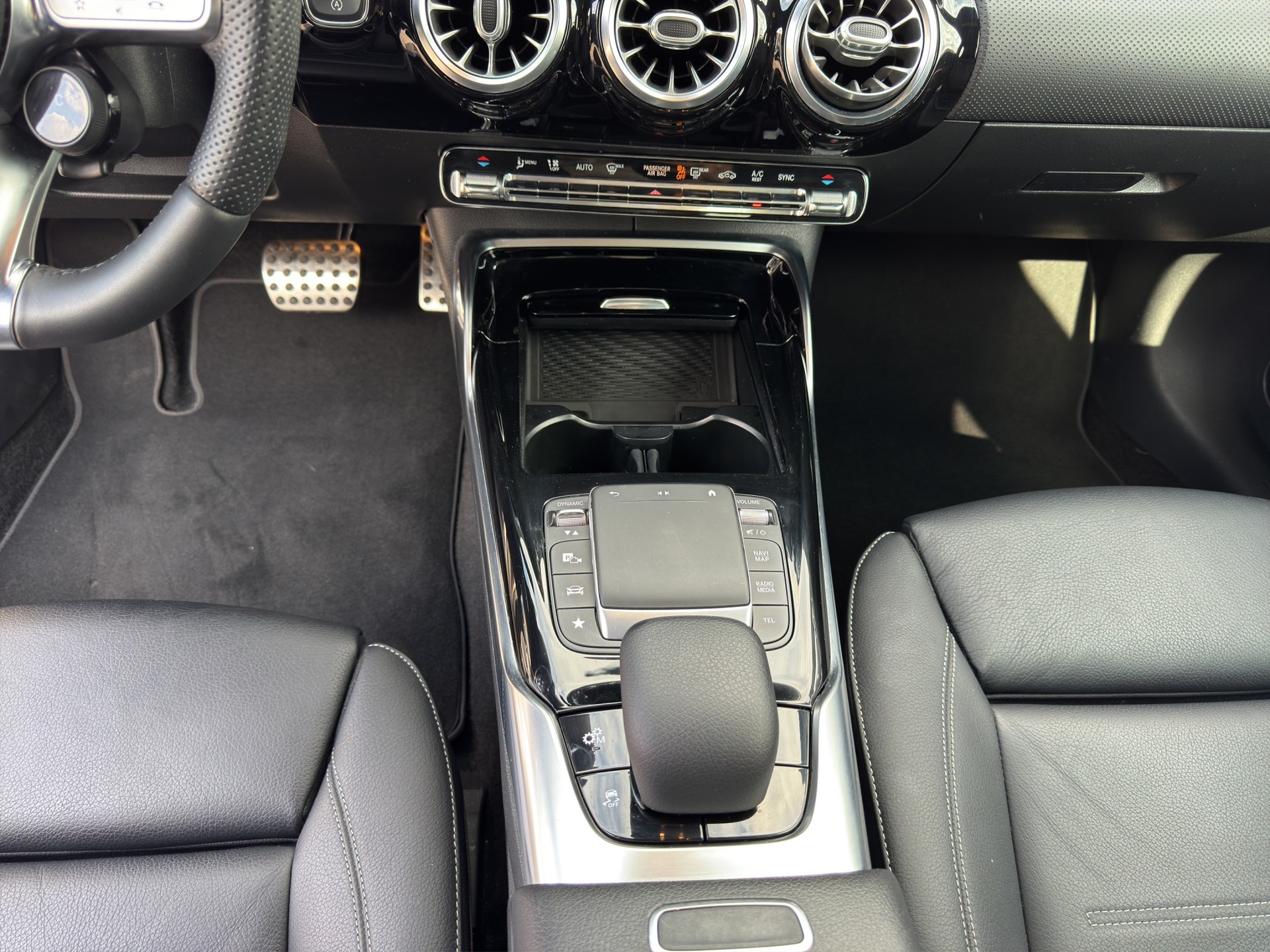MERCEDES-BENZ A 35 AMG 4Matic Speedshift-image-12