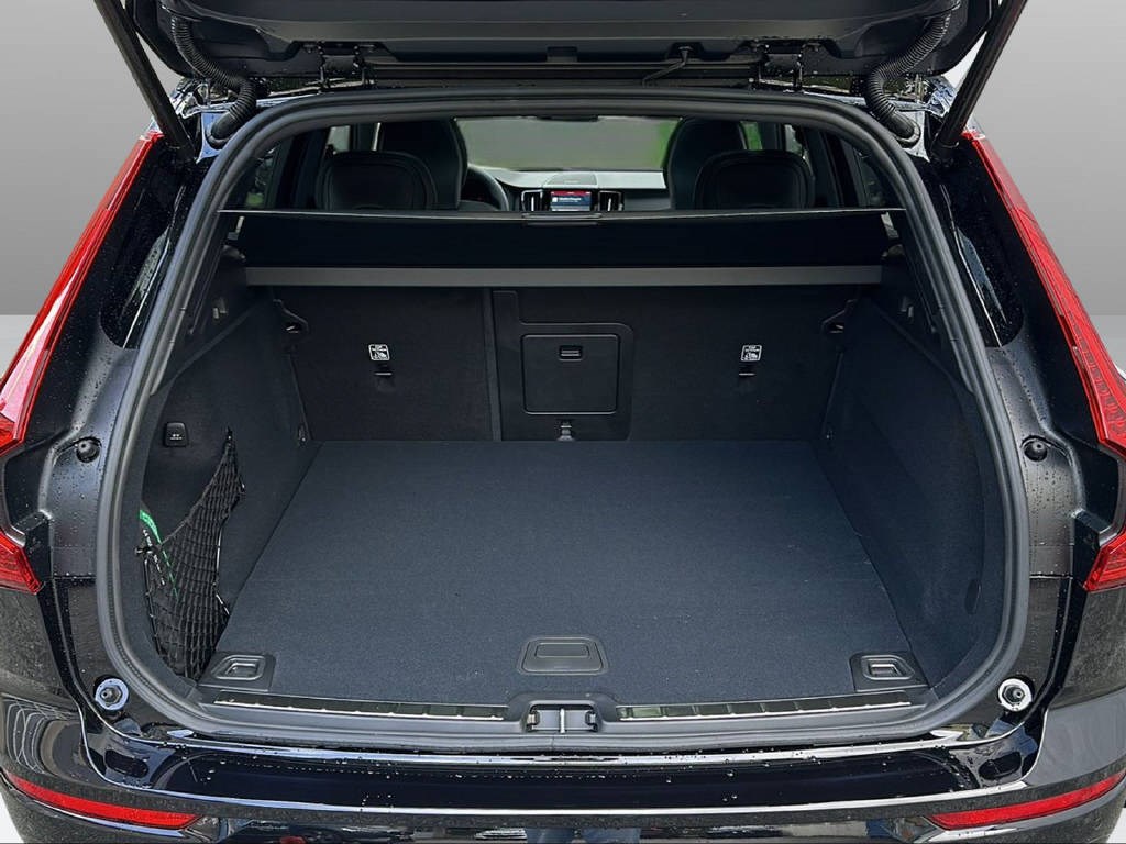 VOLVO XC60 2.0 T8 TE XCENTRIC Black-image-12