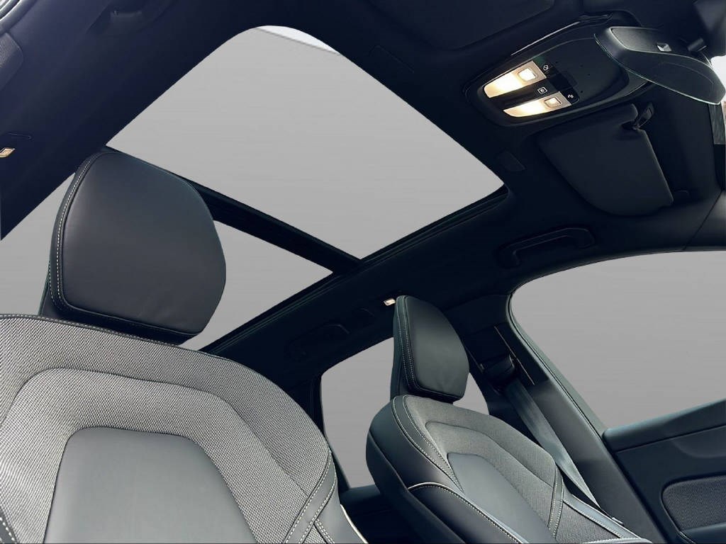 VOLVO XC60 2.0 T8 TE XCENTRIC Black-image-15