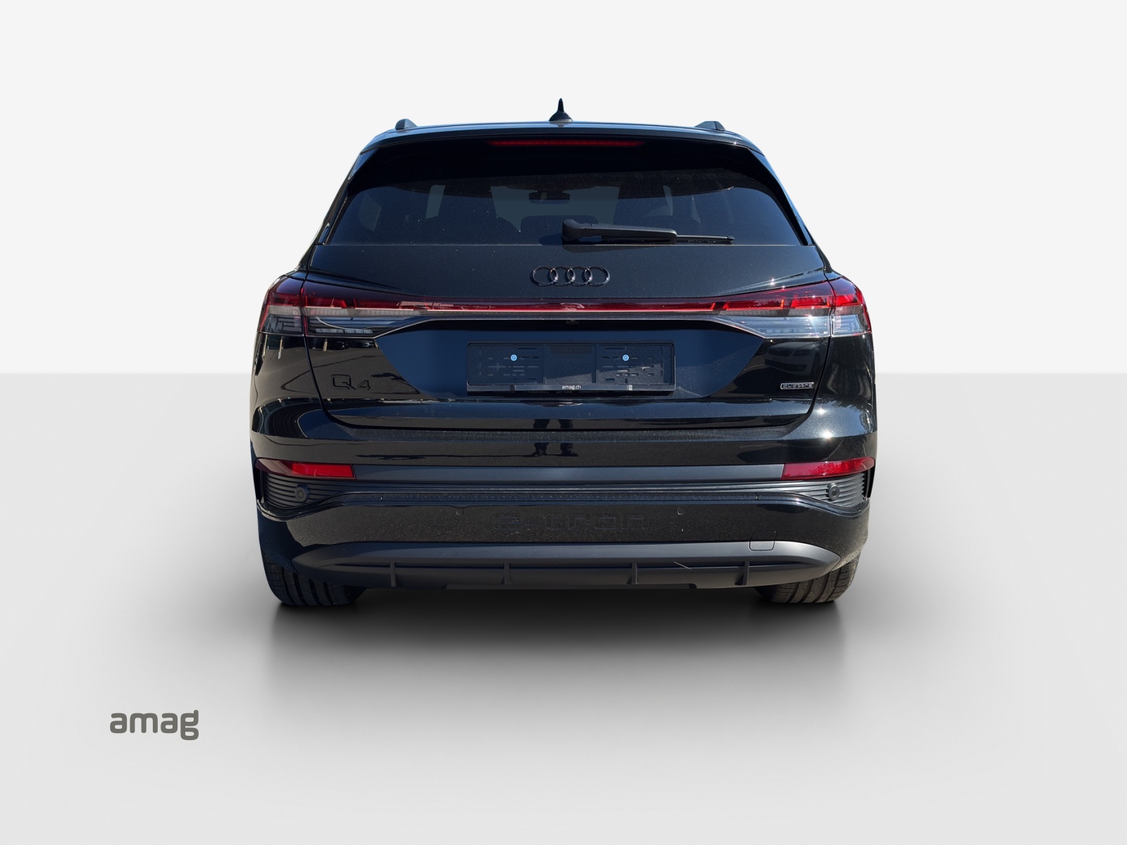 AUDI Q4 e-tron 45 quattro-showroom-element-3