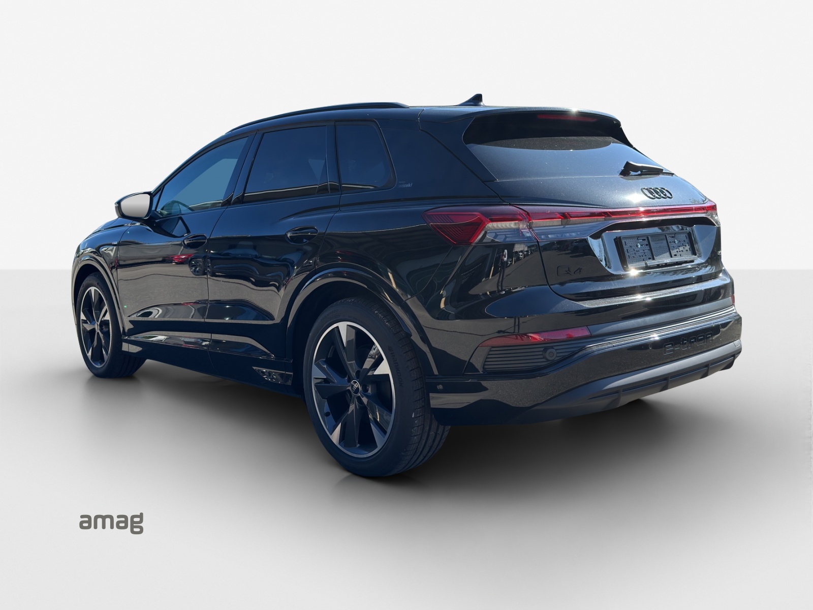 AUDI Q4 e-tron 45 quattro-showroom-element-2