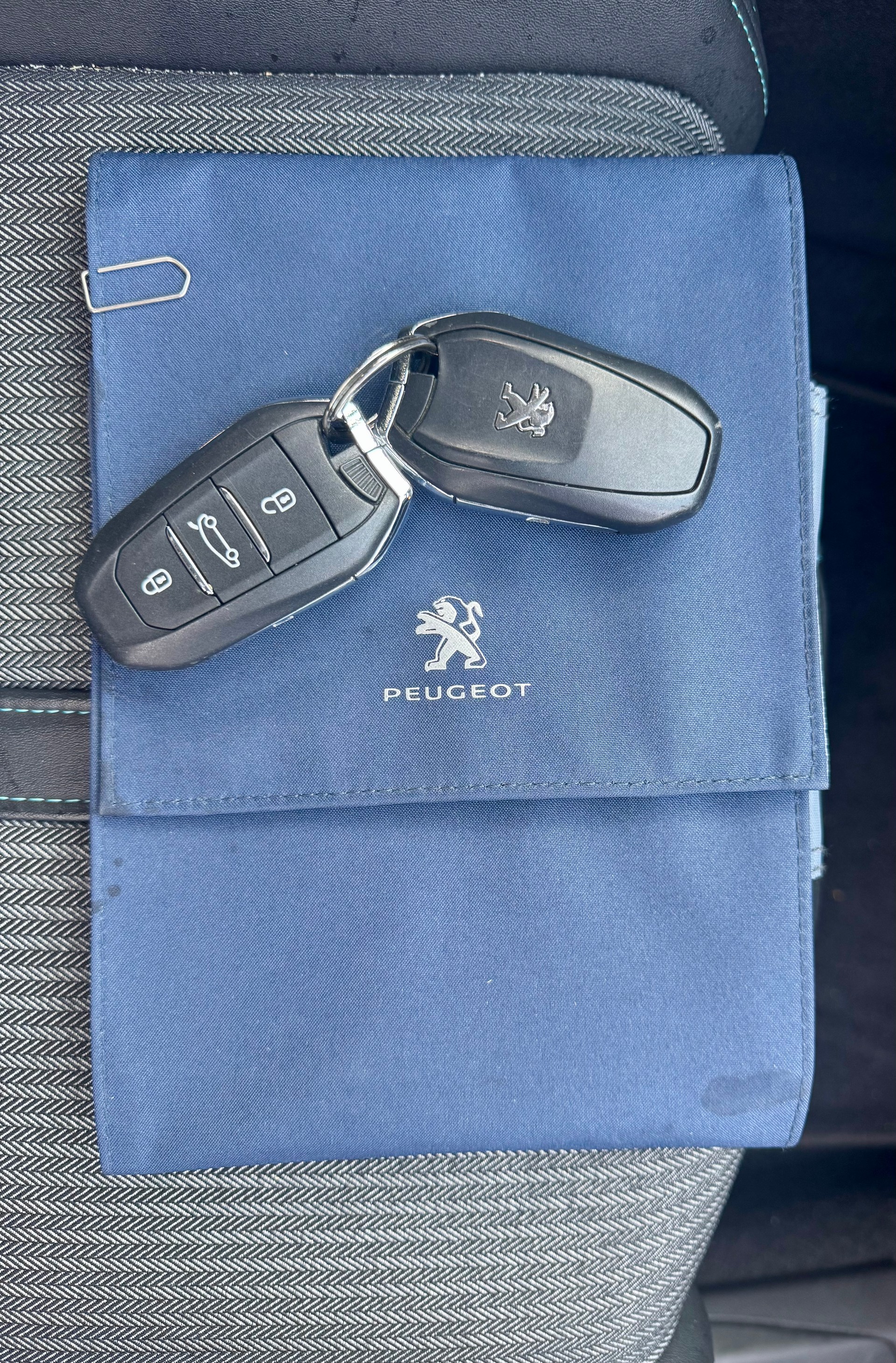 PEUGEOT 5008 1.5 BlueHDi Allure Pack, 7 Plätze, Model 2022-image-22