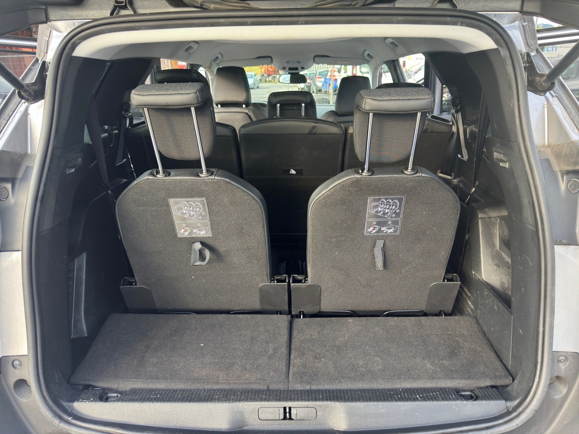 PEUGEOT 5008 1.5 BlueHDi Allure Pack, 7 Plätze, Model 2022-image-13