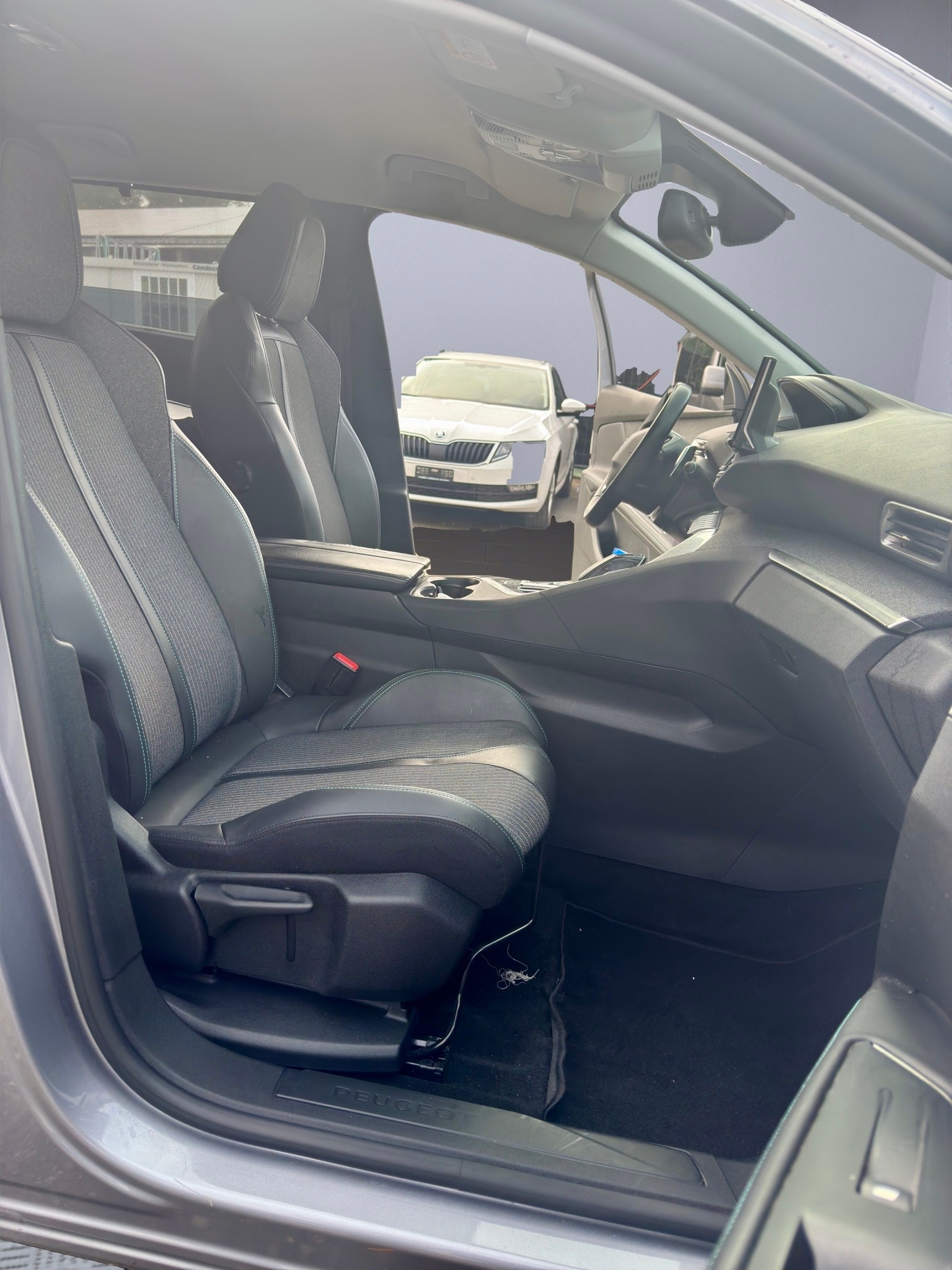 PEUGEOT 5008 1.5 BlueHDi Allure Pack, 7 Plätze, Model 2022-image-9