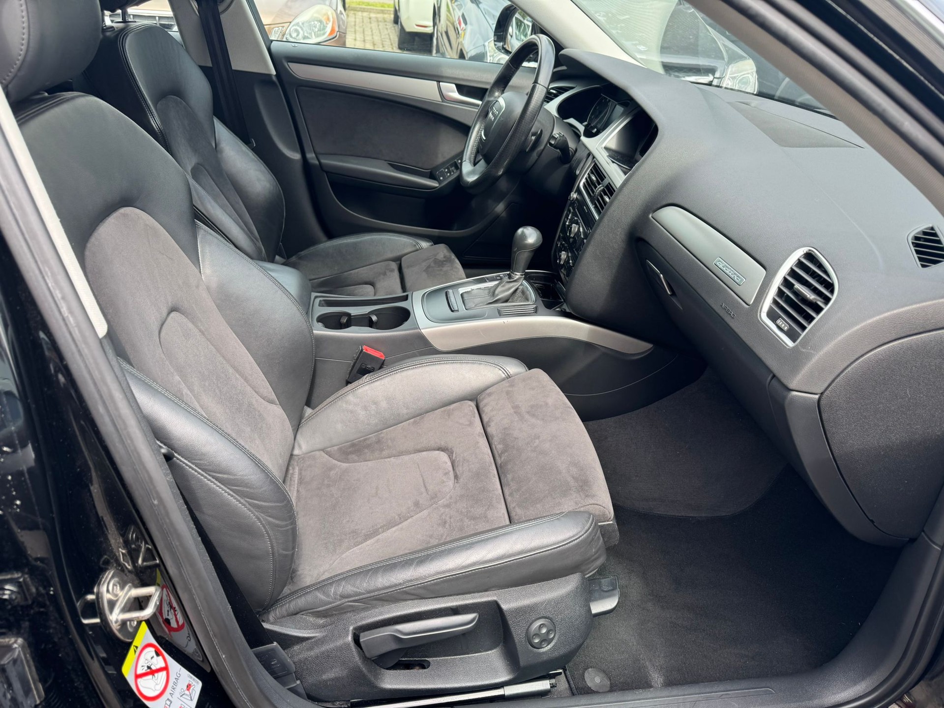 AUDI A4 allroad 2.0 TFSI quattro S-tronic-image-12