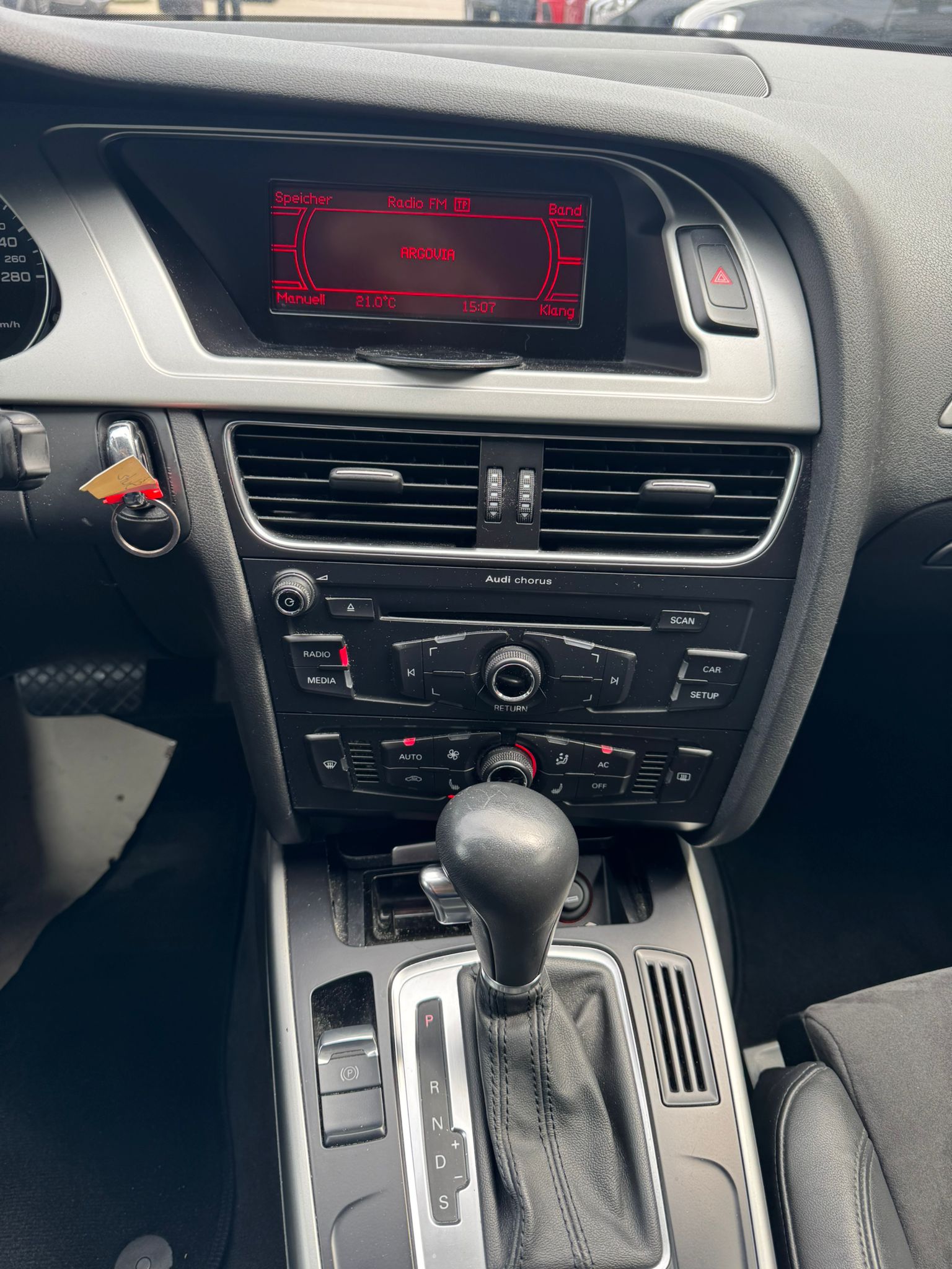 AUDI A4 allroad 2.0 TFSI quattro S-tronic-image-10