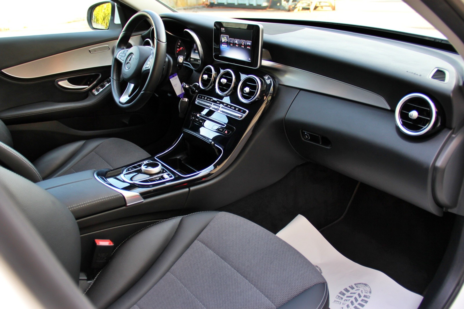 MERCEDES-BENZ C 250 BlueTEC Avantgarde 4Matic 7G-Tronic-image-12