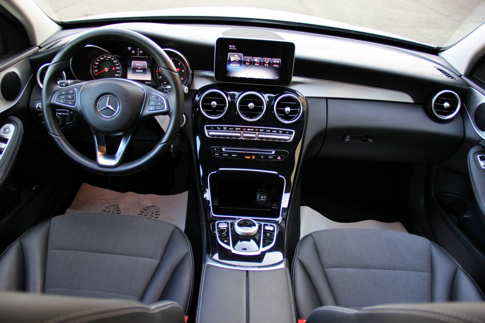 MERCEDES-BENZ C 250 BlueTEC Avantgarde 4Matic 7G-Tronic-image-10