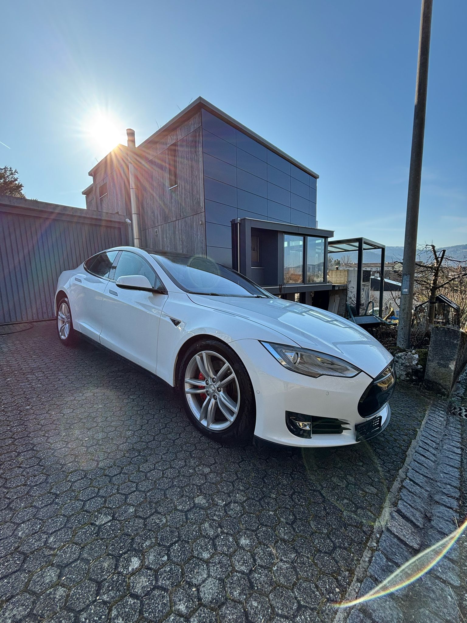 TESLA Model S 85 Performance