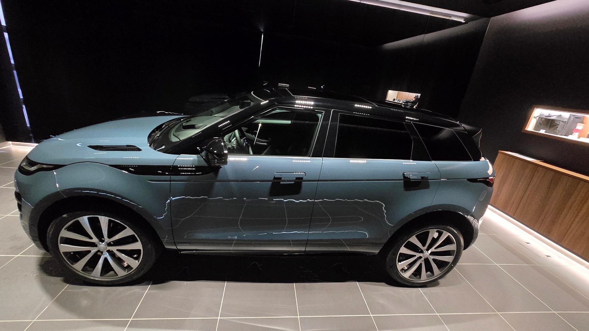 LAND ROVER Range Rover Evoque 2.0 D 200 Dynamic SE-showroom-element-1