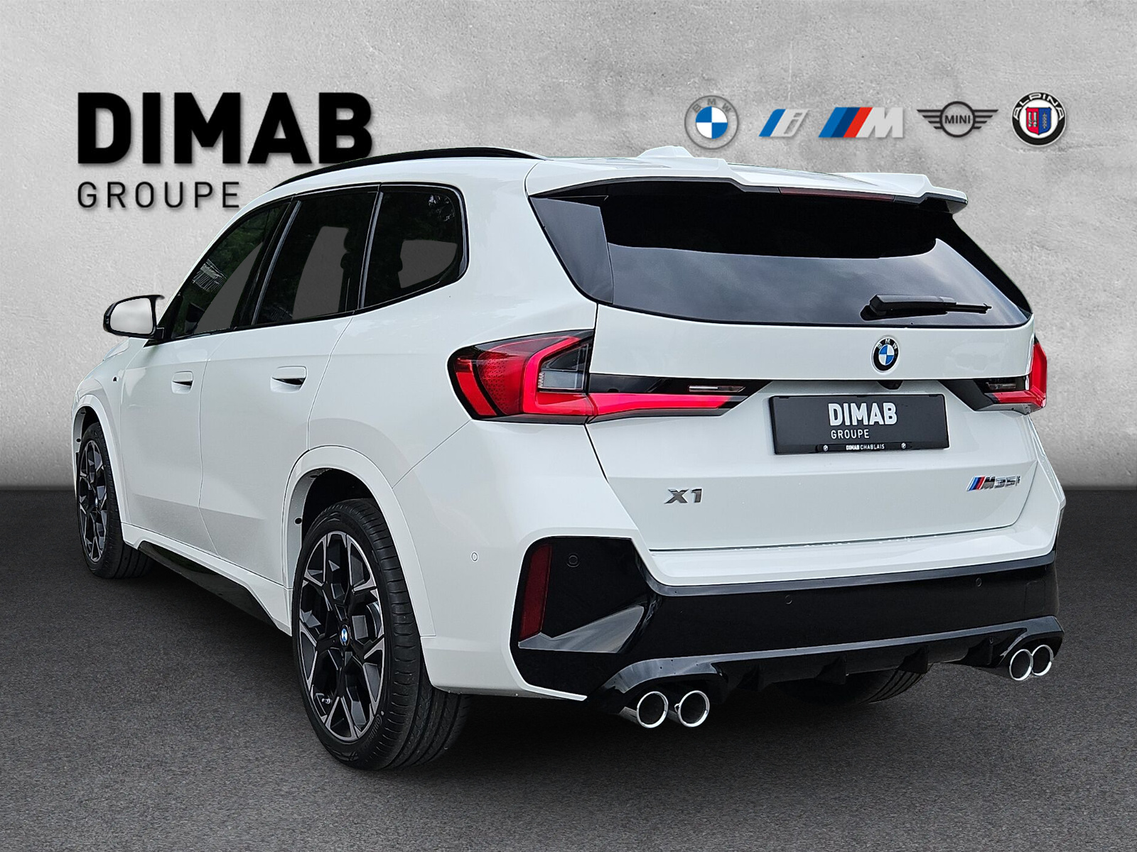BMW X1 xDrive M35i-showroom-element-2