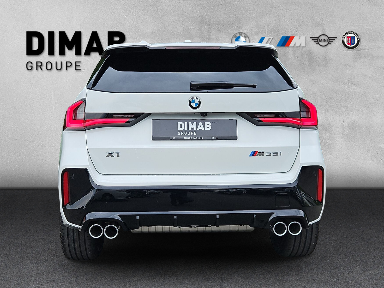 BMW X1 xDrive M35i-showroom-element-3
