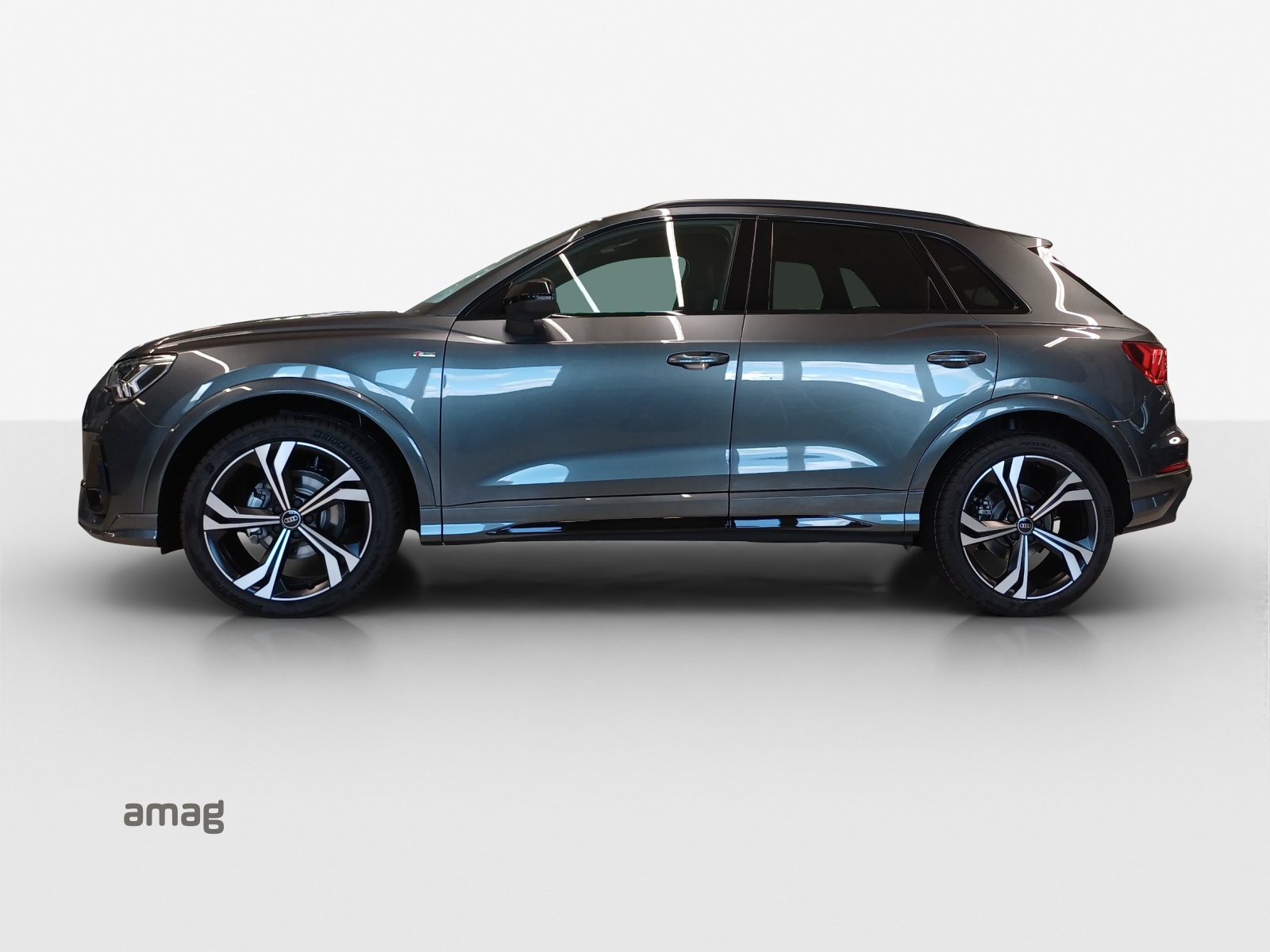 AUDI Q3 35 TFSI S line Attraction S-tronic-showroom-element-1