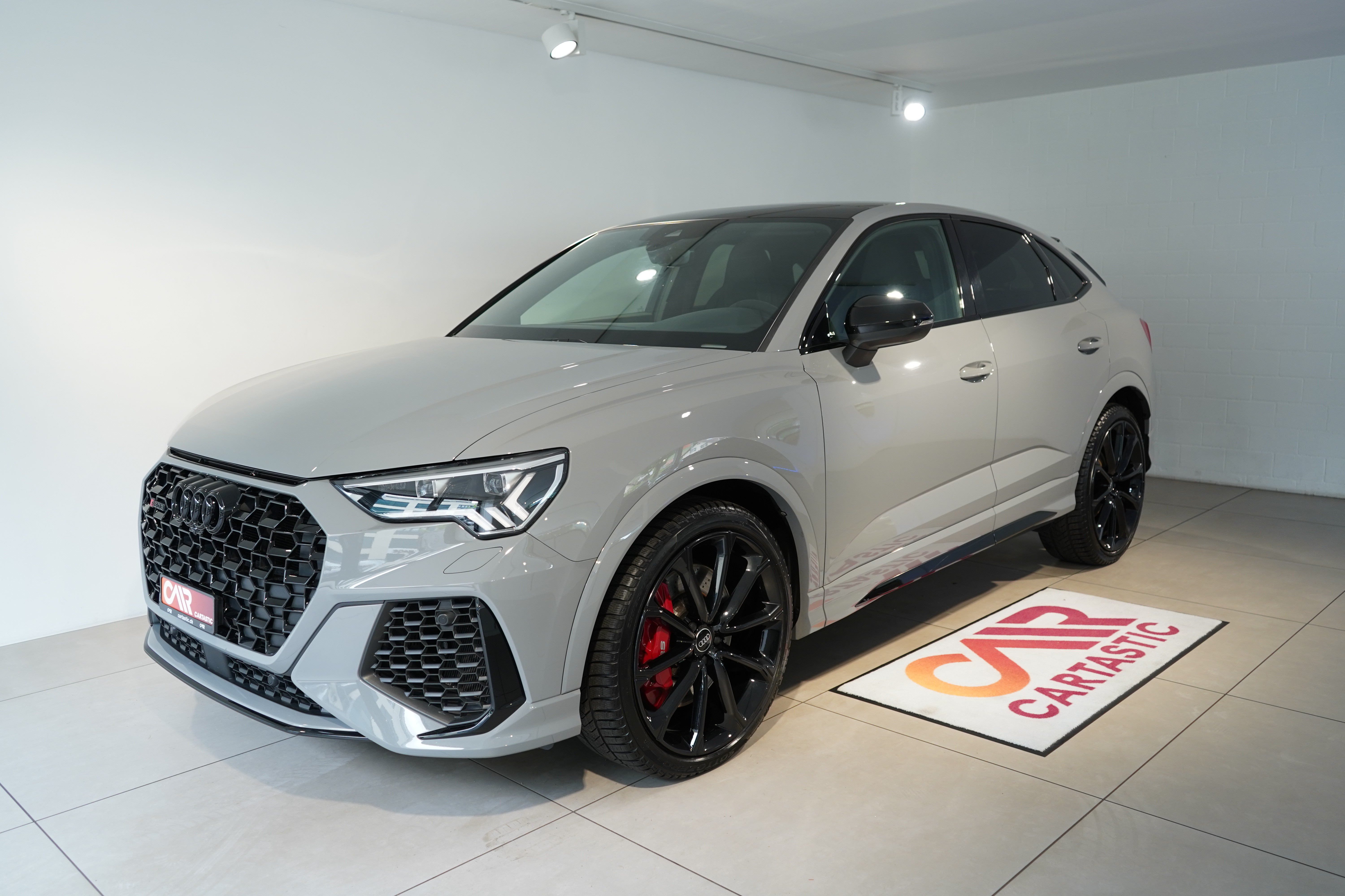 AUDI RS Q3 SB 2.5 (SUV / Gelndewagen)