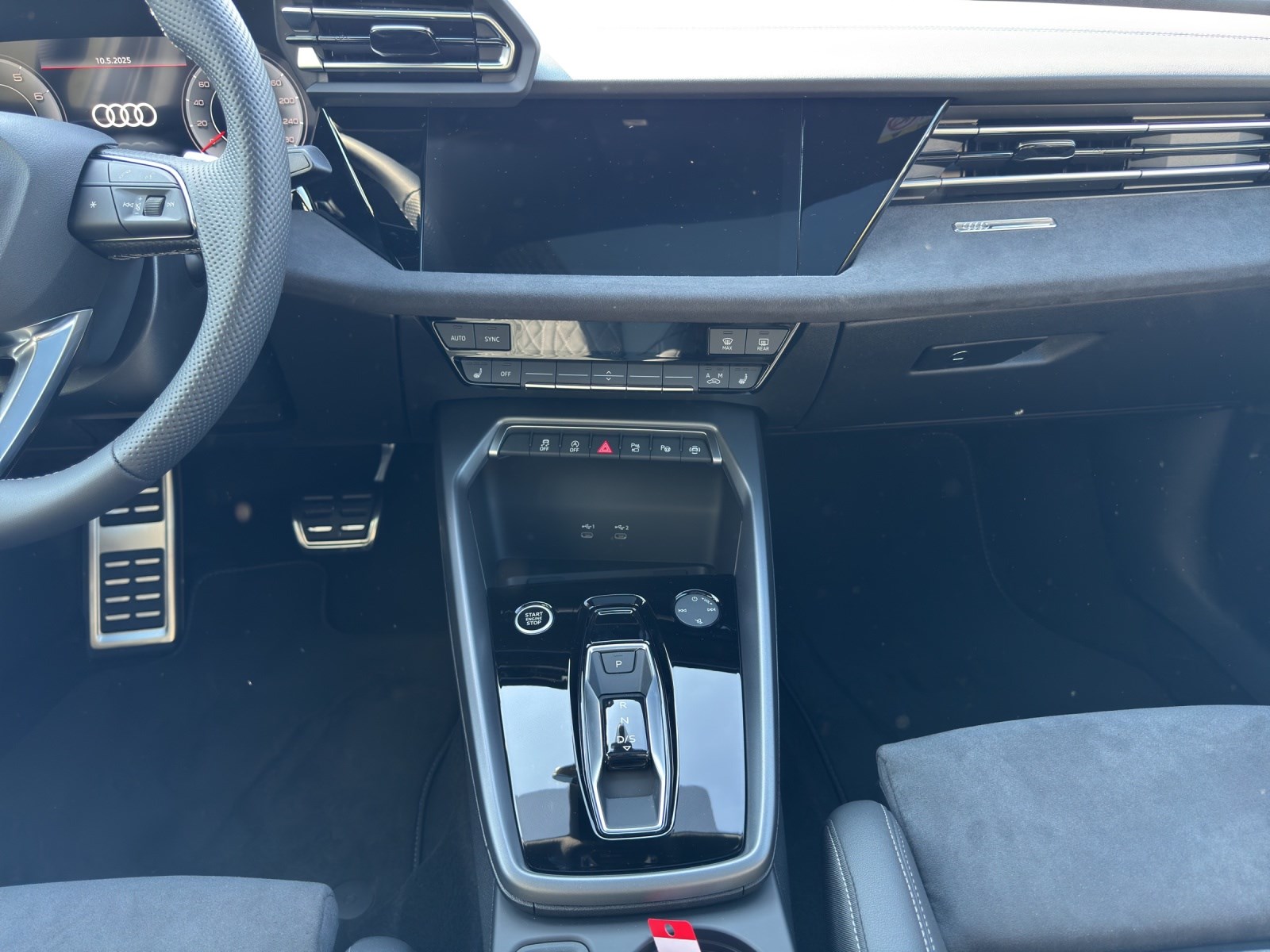 AUDI A3 Sportback 35 TFSI S line Attraction-image-10