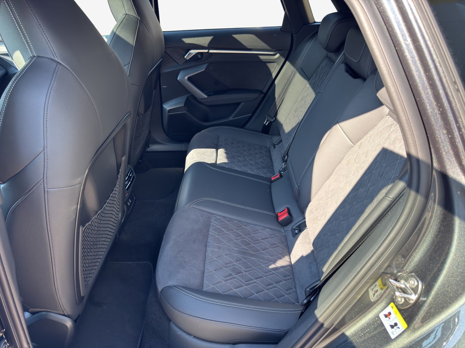 AUDI A3 Sportback 35 TFSI S line Attraction-image-11
