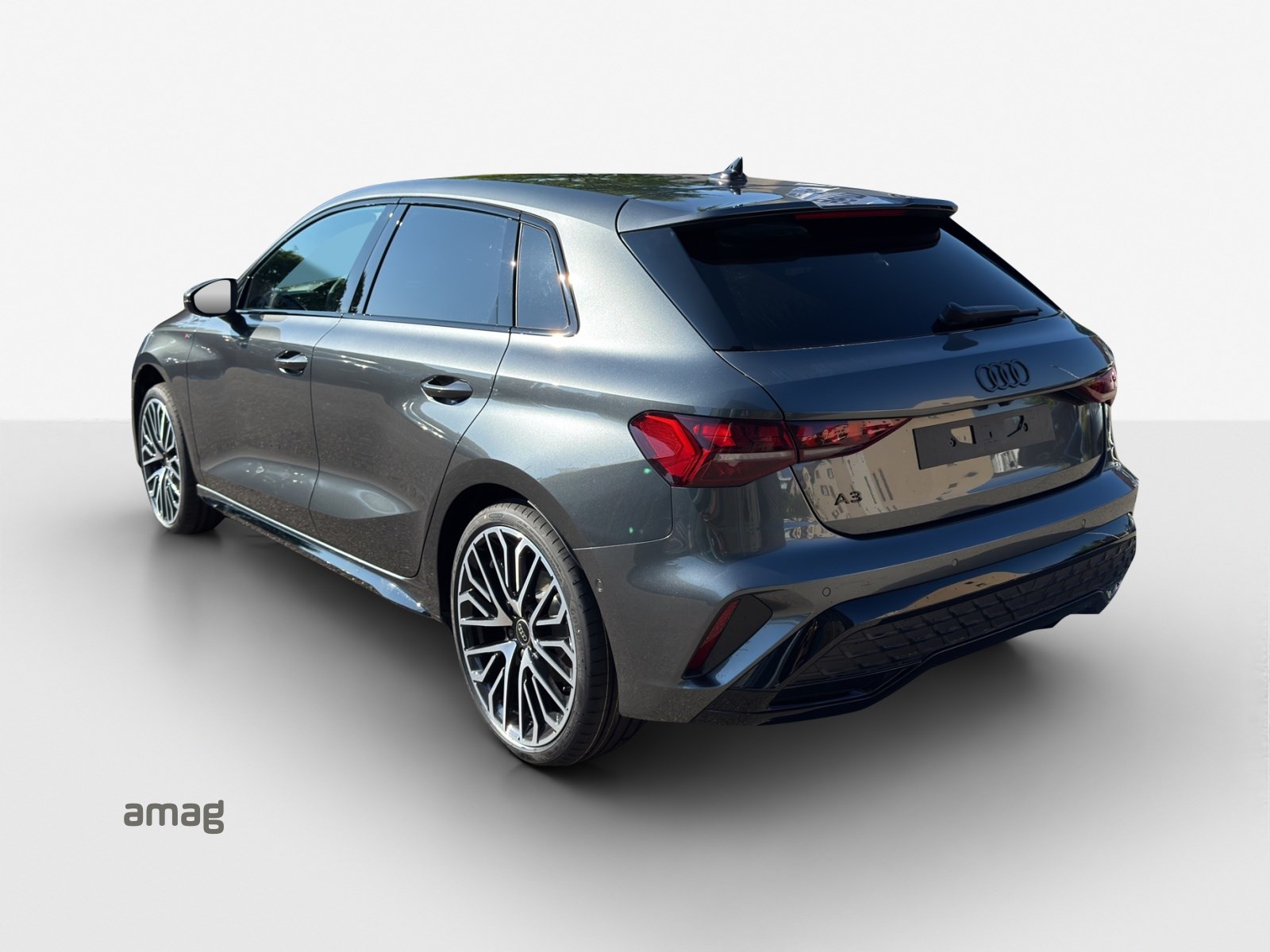 AUDI A3 Sportback 35 TFSI S line Attraction-image-2