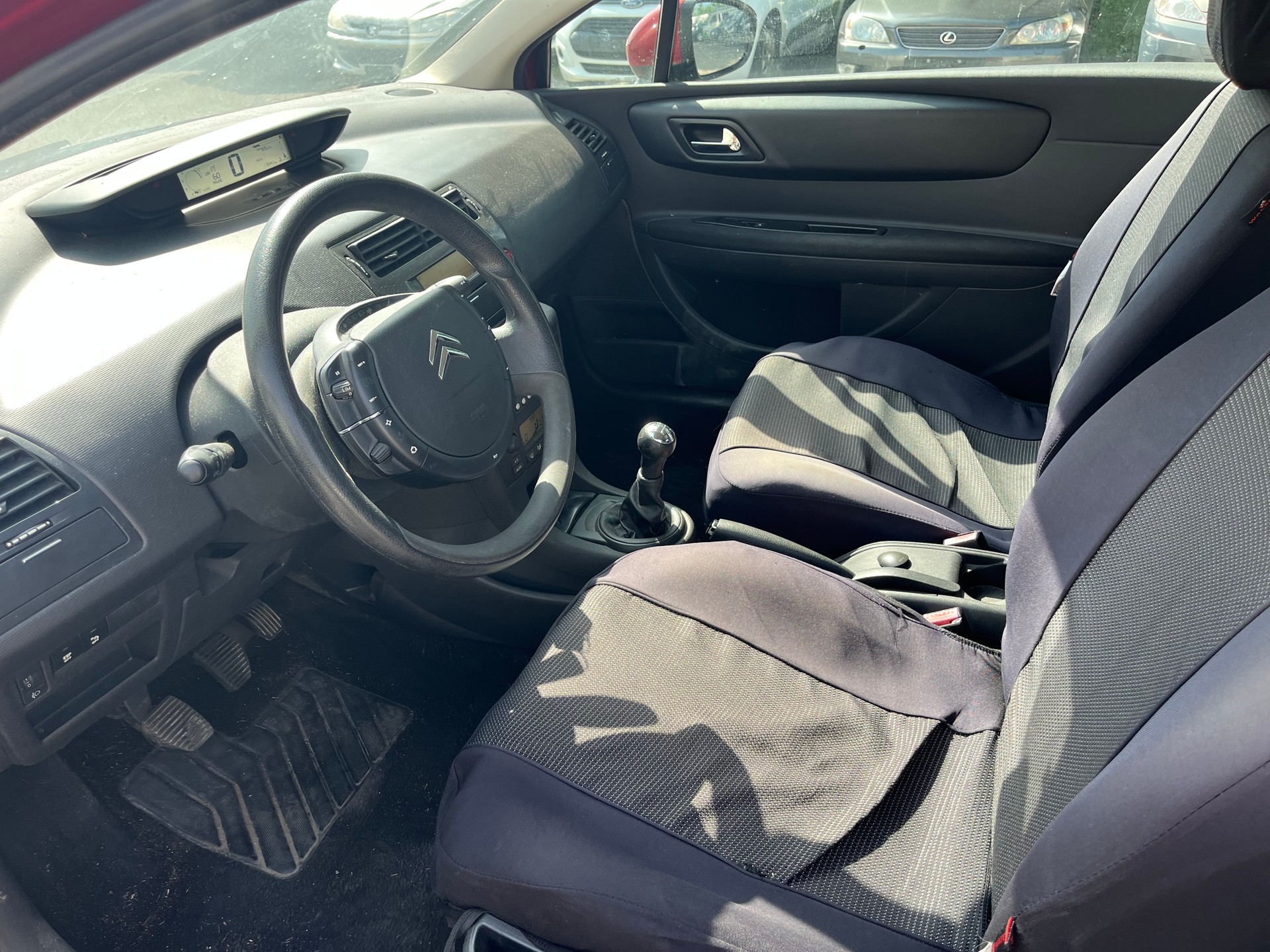 CITROEN C4 Coupé 1.6i 16V VTR (Pack)-image-8