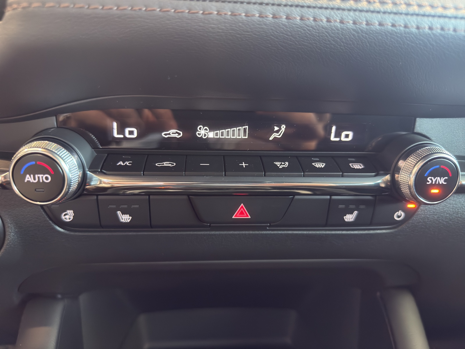 MAZDA 3 Hatchback SKYACTIV-G M Hybrid 140 Centre Line Automat-image-11