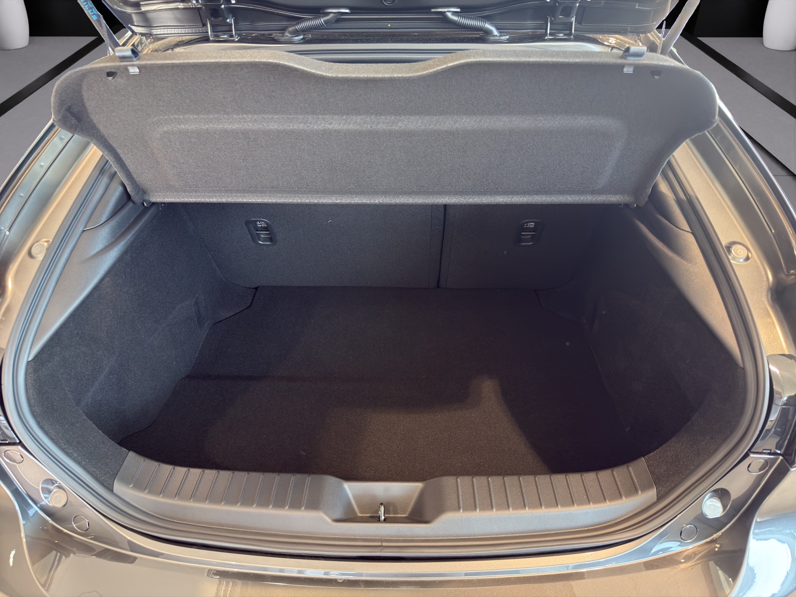 MAZDA 3 Hatchback SKYACTIV-G M Hybrid 140 Centre Line Automat-image-9