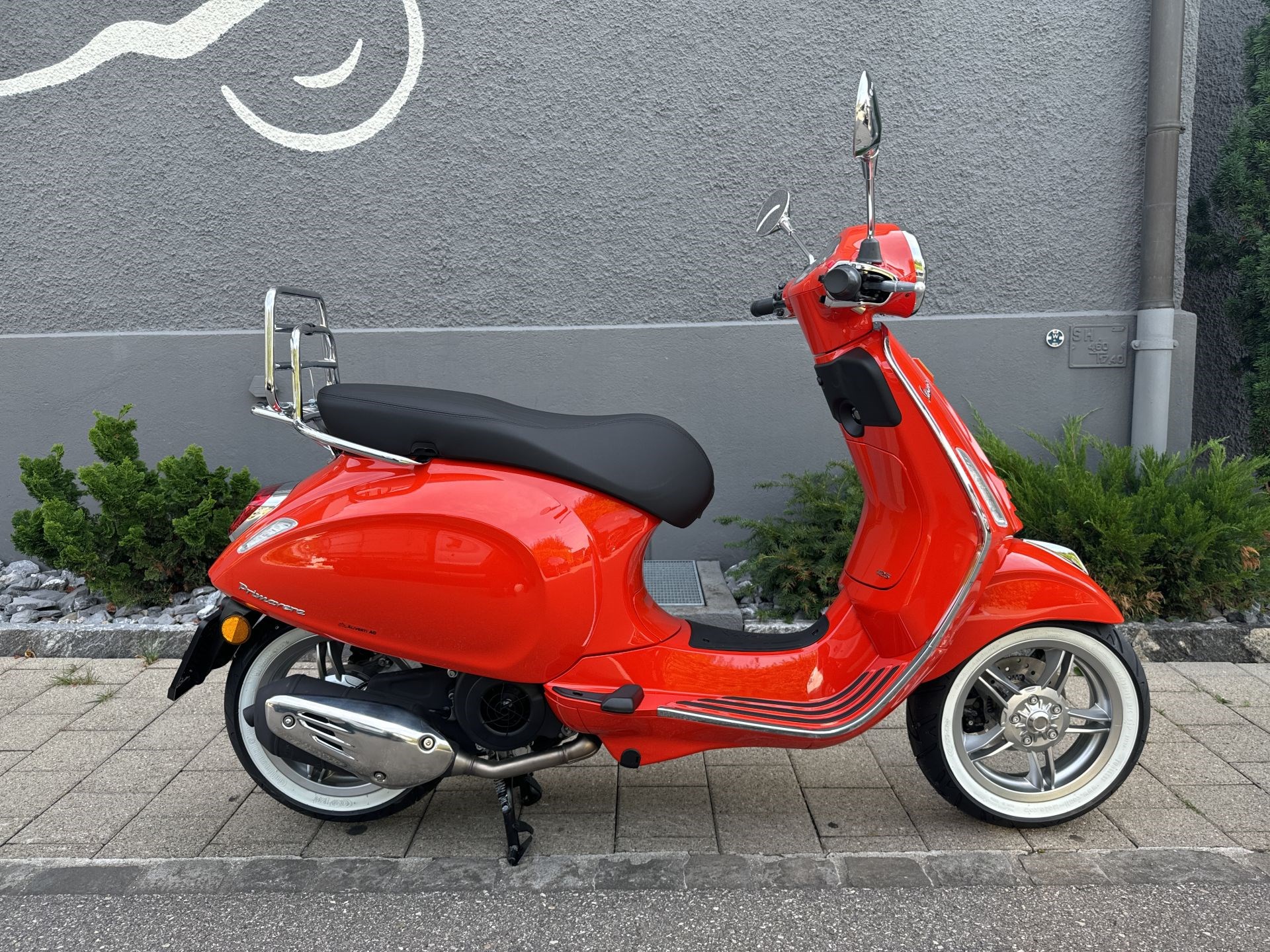 Chevron down small icon