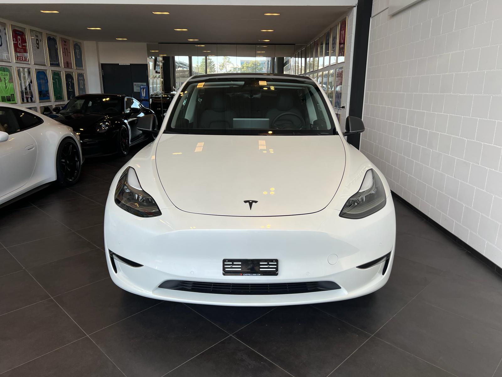 TESLA Model Y Performance-showroom-element-1