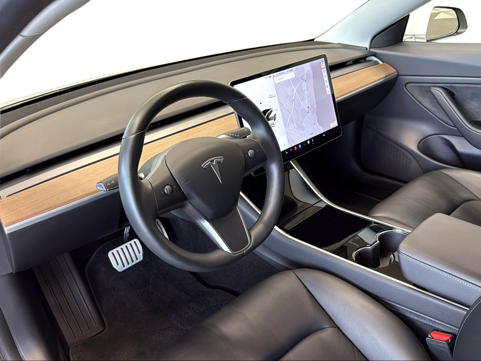 TESLA Model 3 Long Range Dual Motor AWD-showroom-element-1