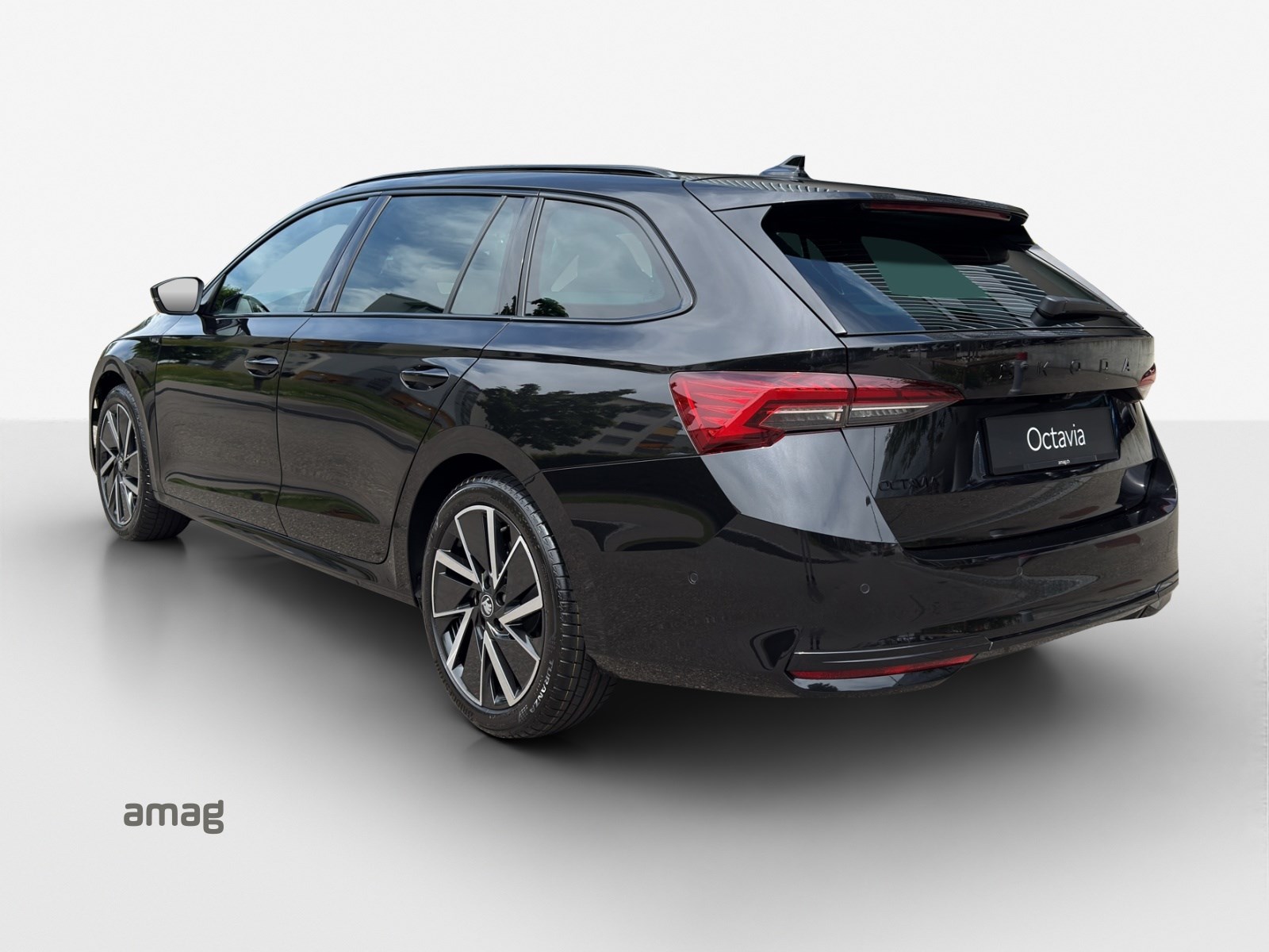 SKODA Octavia Combi 1.5 TSI mHEV DSG Sport Line-showroom-element-2