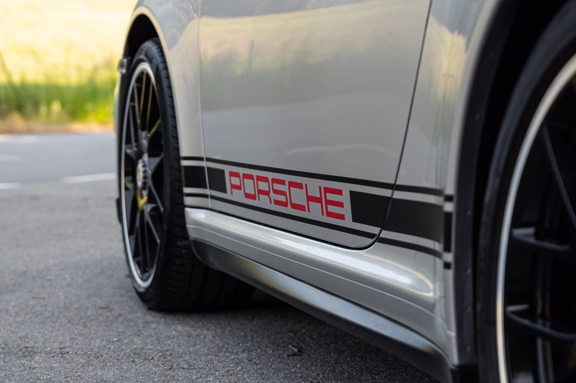 PORSCHE 911 Carrera GTS-image-7