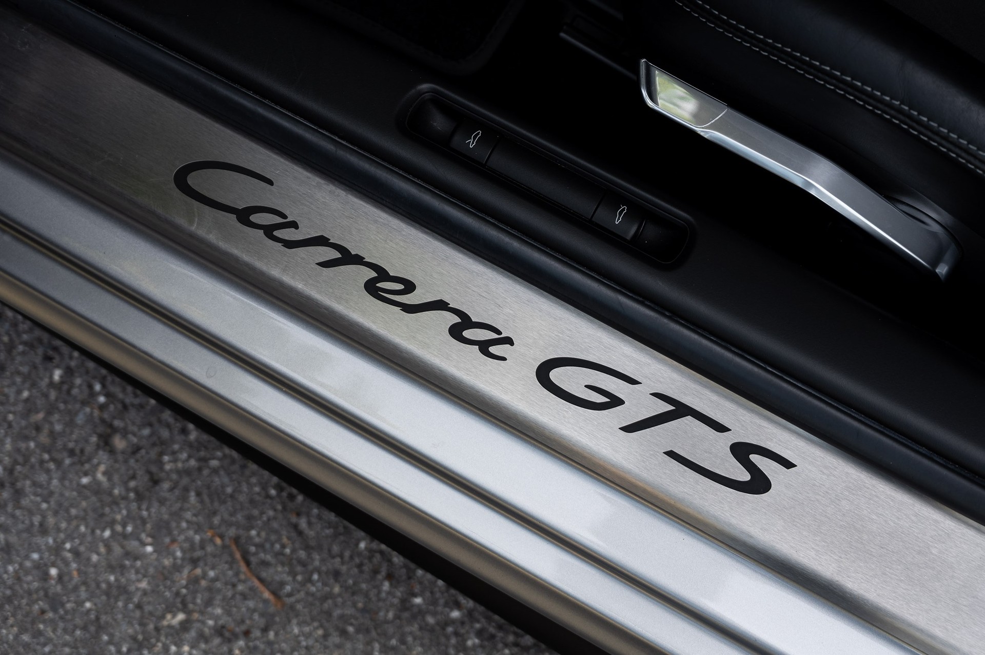 PORSCHE 911 Carrera GTS-image-25