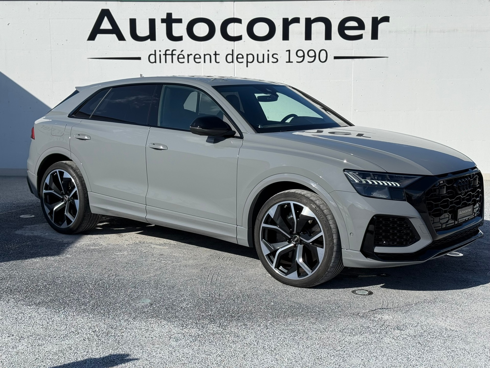 AUDI RSQ8  quattro tiptronic-showroom-element-1