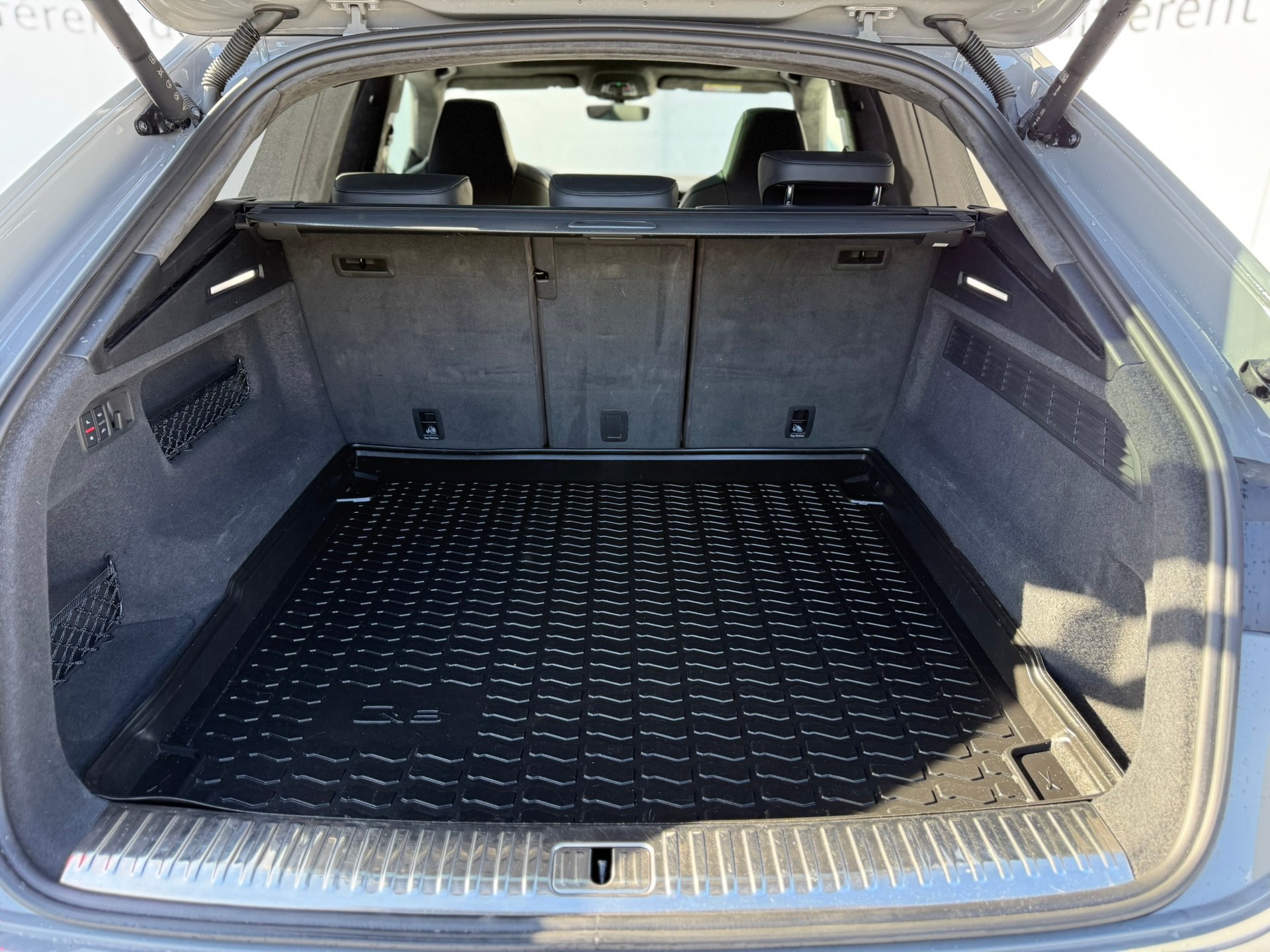 AUDI RSQ8 quattro tiptronic-image-12