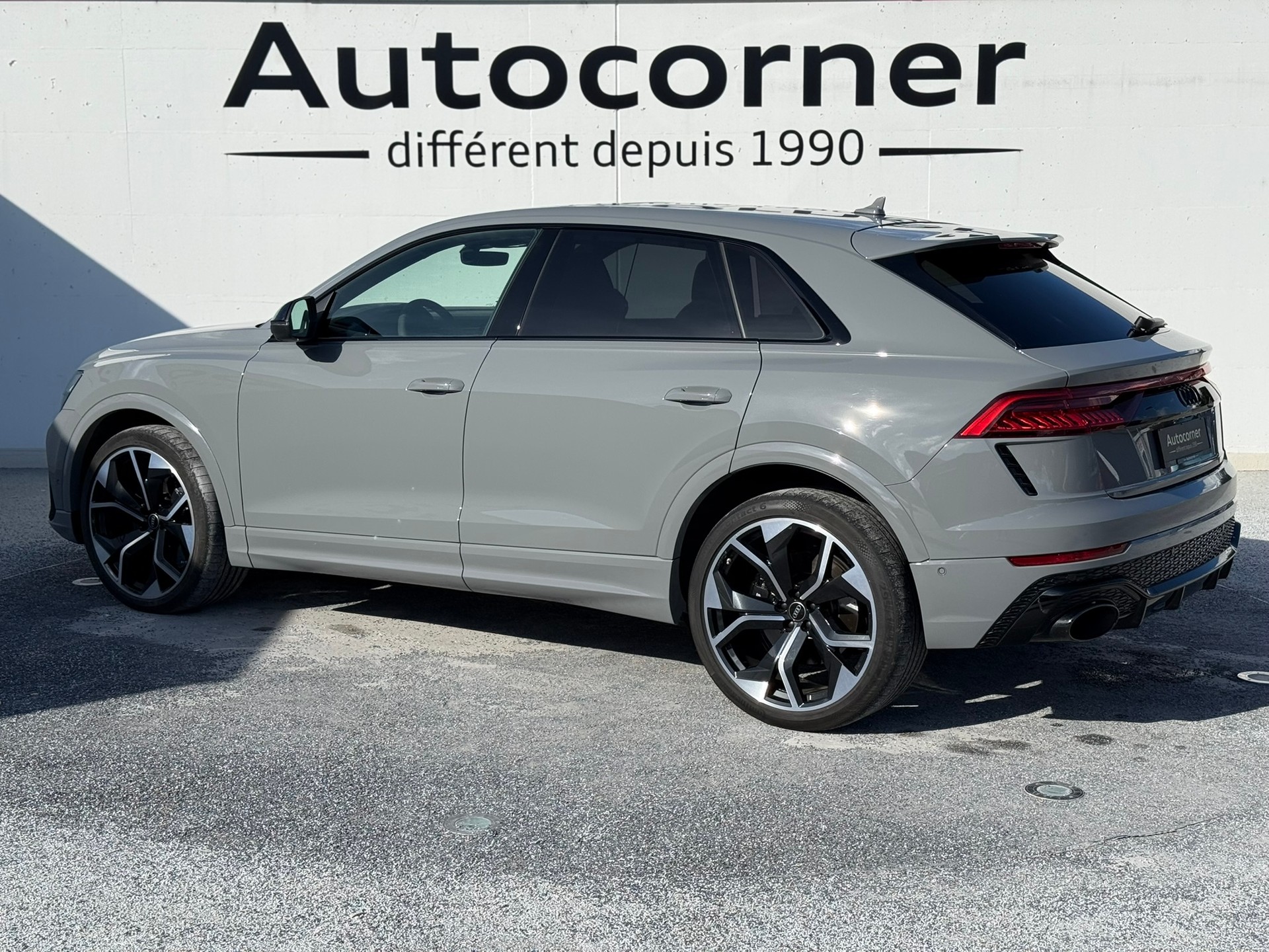 AUDI RSQ8  quattro tiptronic-showroom-element-3