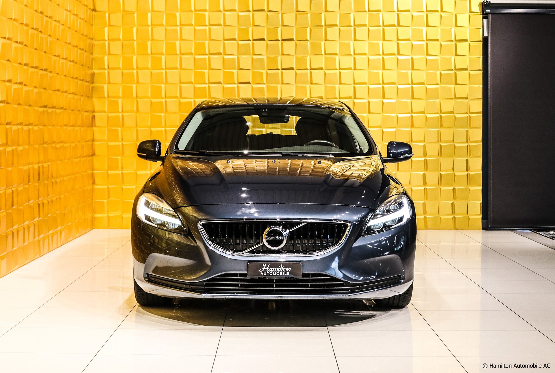 VOLVO V40 D2 Momentum Geartronic-showroom-element-2