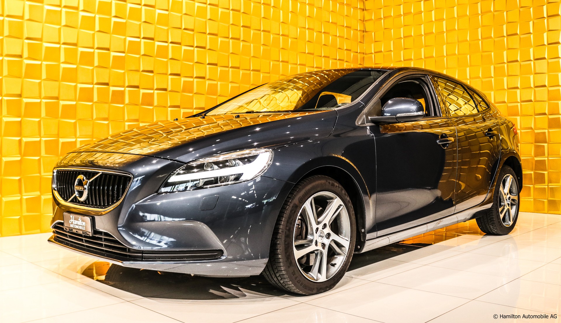 VOLVO V40 D2 Momentum Geartronic-showroom-element-3