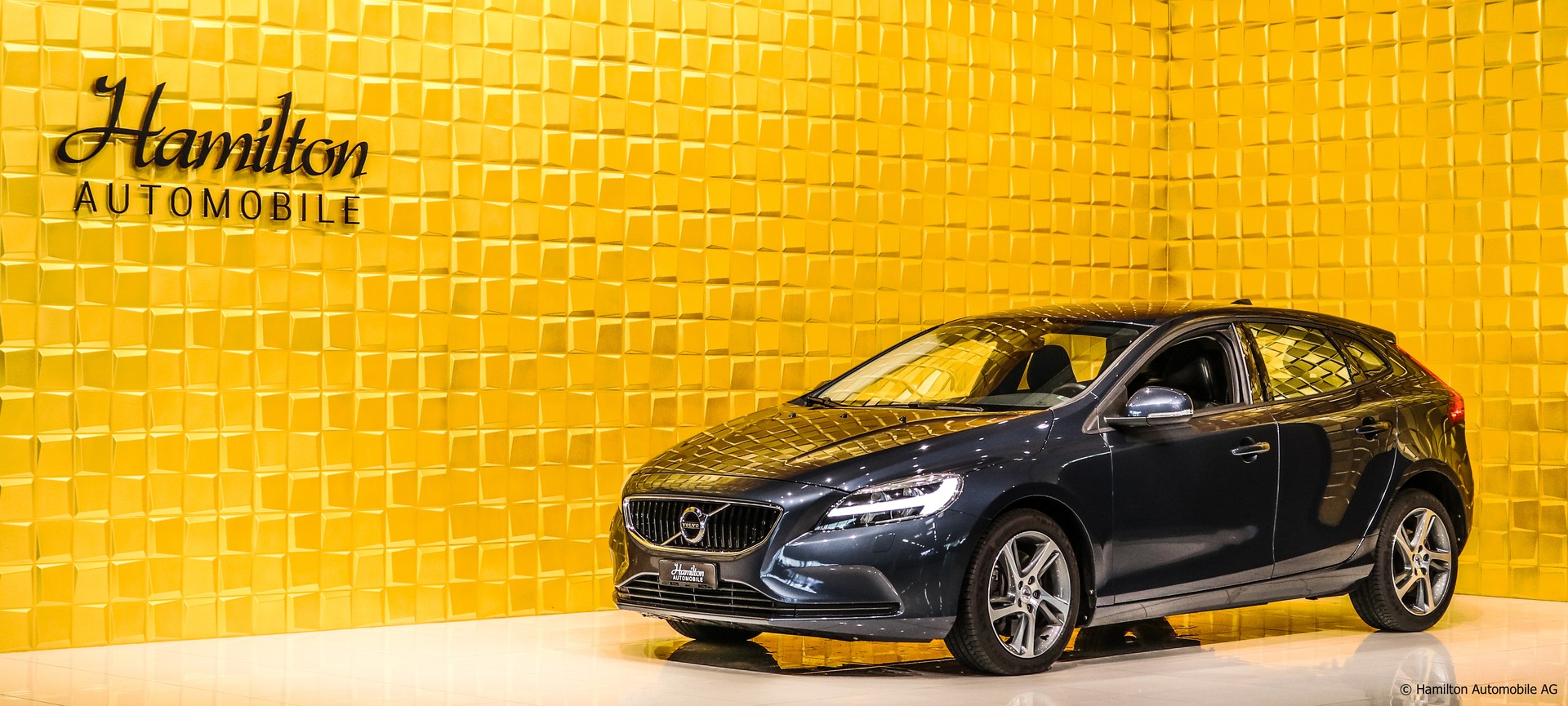 VOLVO V40 D2 Momentum Geartronic-showroom-element-1