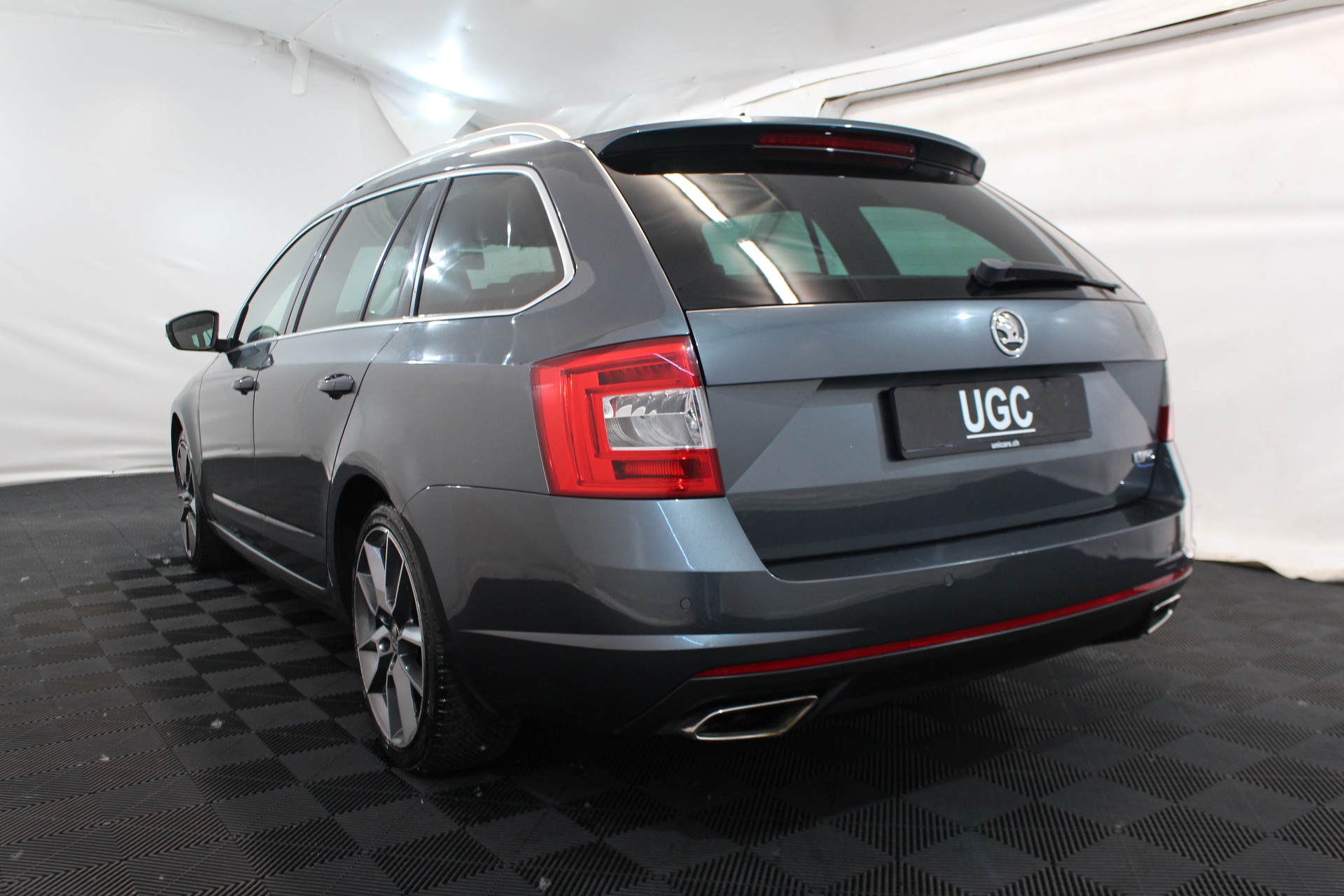 SKODA Octavia Combi 2.0 TDI RS DSG-showroom-element-3