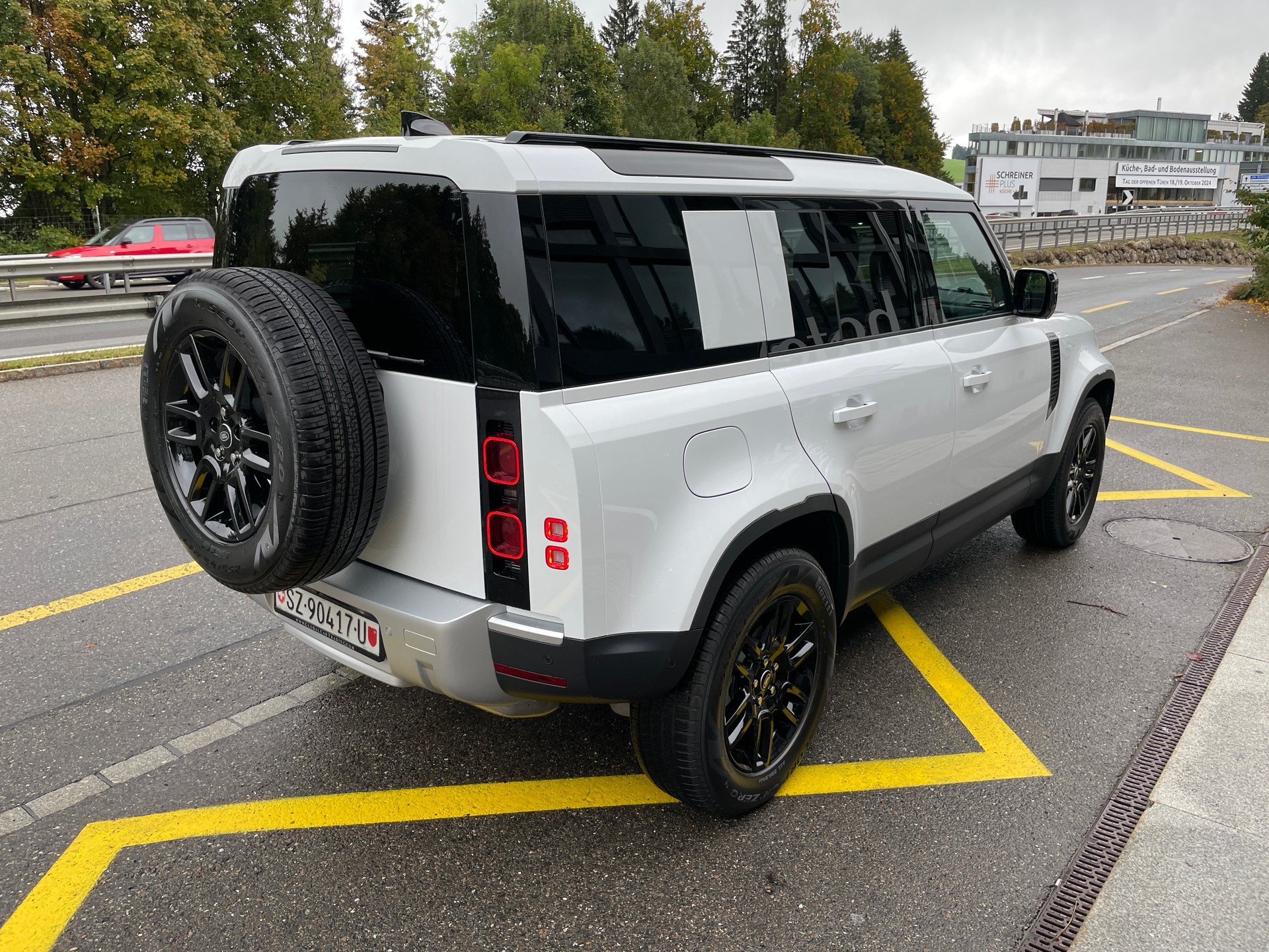LAND ROVER Defender 110 3.0 D I6 200 S AWD AT8-image-4