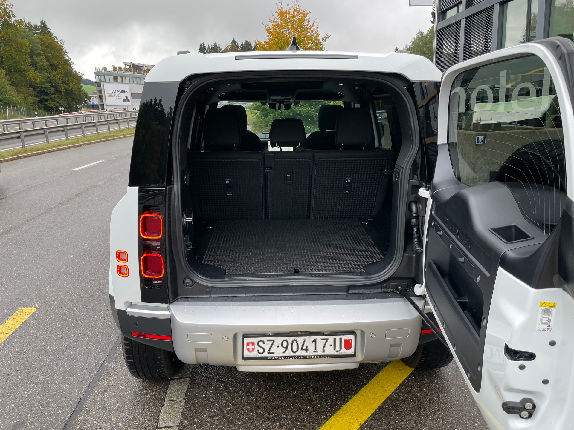 LAND ROVER Defender 110 3.0 D I6 200 S AWD AT8-image-7