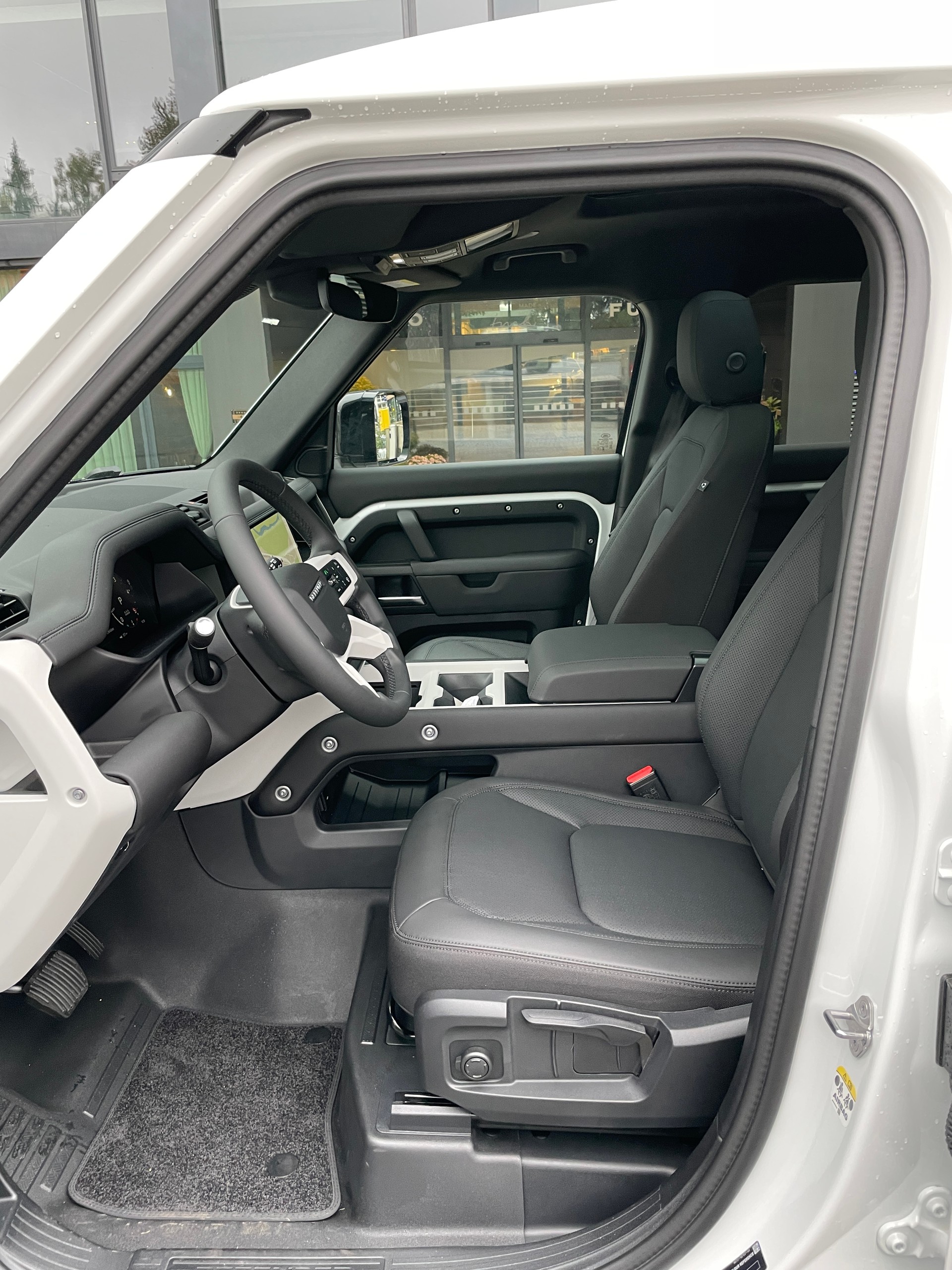 LAND ROVER Defender 110 3.0 D I6 200 S AWD AT8-image-13