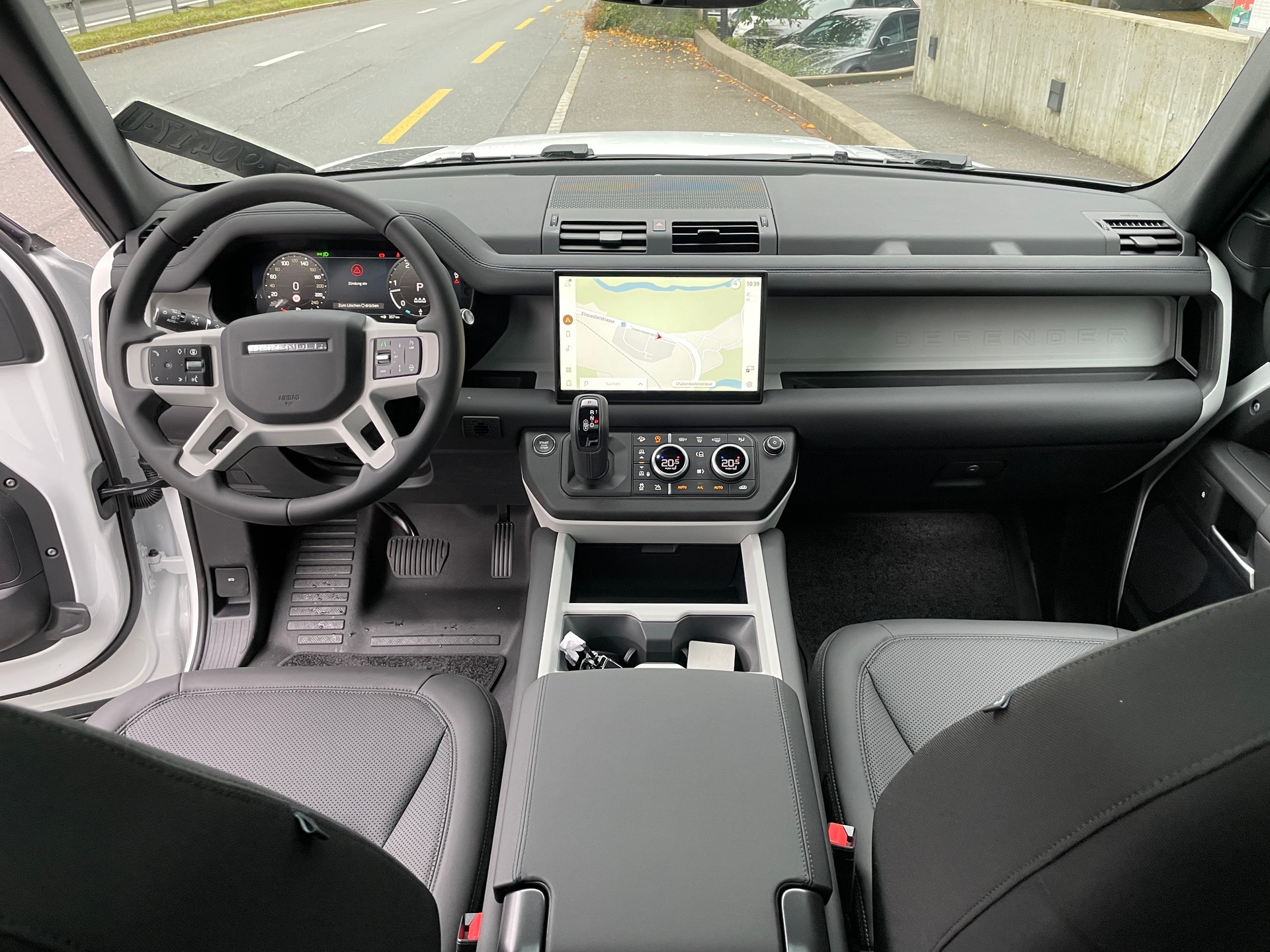 LAND ROVER Defender 110 3.0 D I6 200 S AWD AT8-image-18