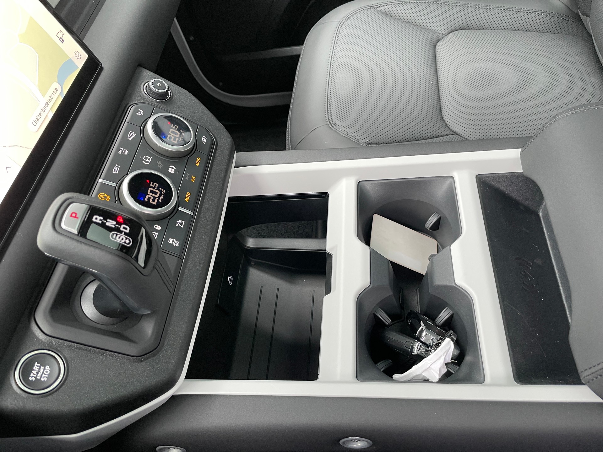 LAND ROVER Defender 110 3.0 D I6 200 S AWD AT8-image-23