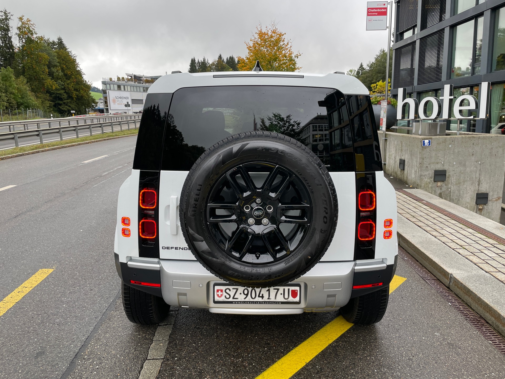 LAND ROVER Defender 110 3.0 D I6 200 S AWD AT8-image-6