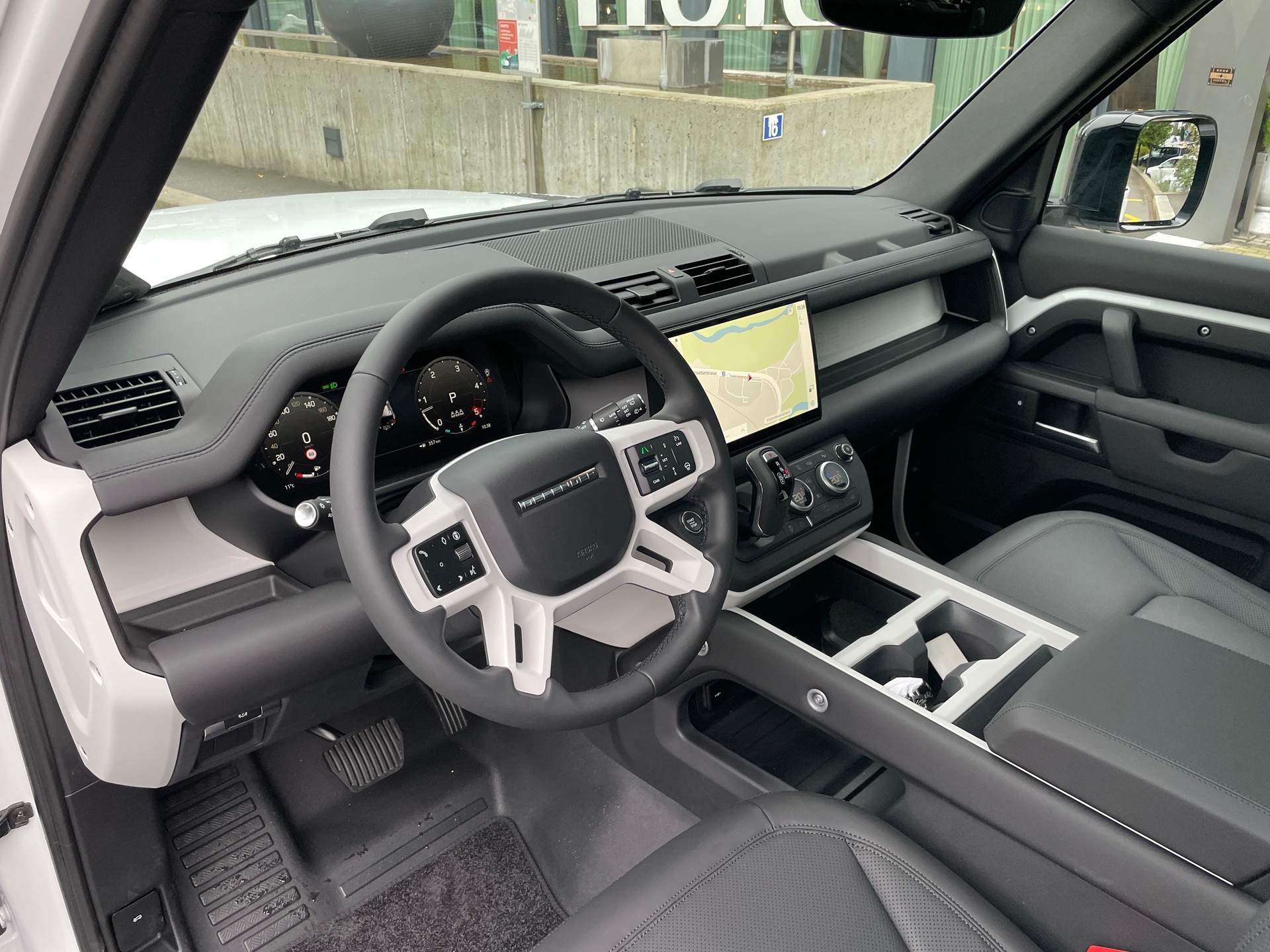 LAND ROVER Defender 110 3.0 D I6 200 S AWD AT8-image-10