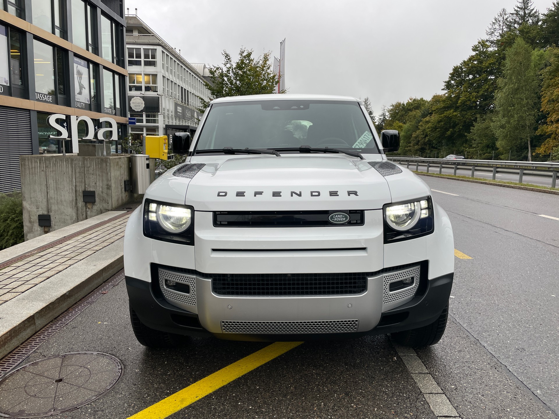 LAND ROVER Defender 110 3.0 D I6 200 S AWD AT8-showroom-element-1