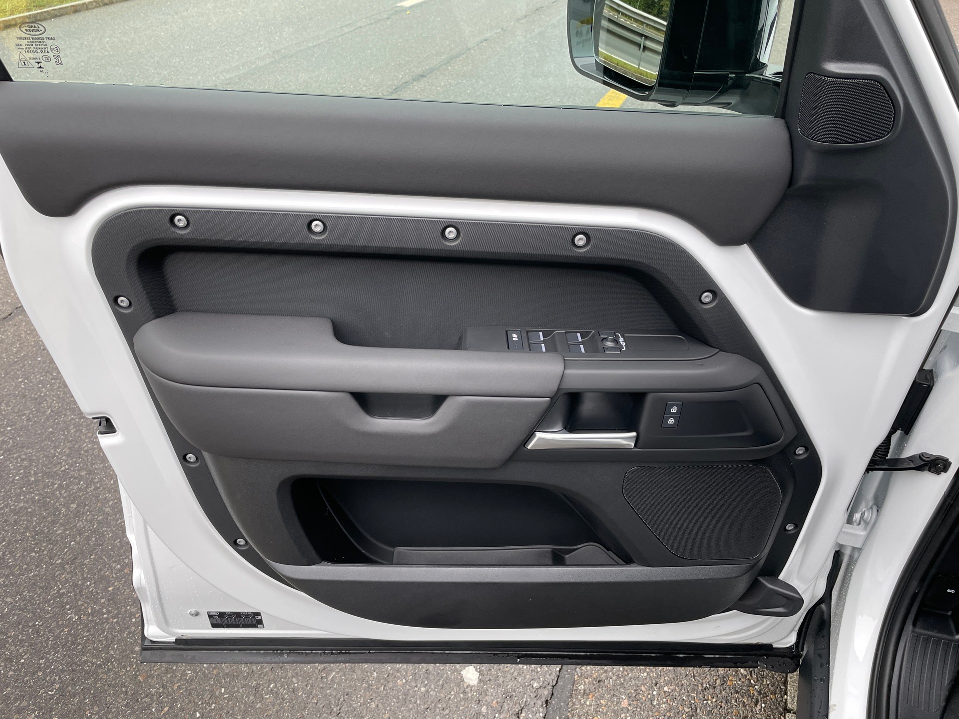 LAND ROVER Defender 110 3.0 D I6 200 S AWD AT8-image-11