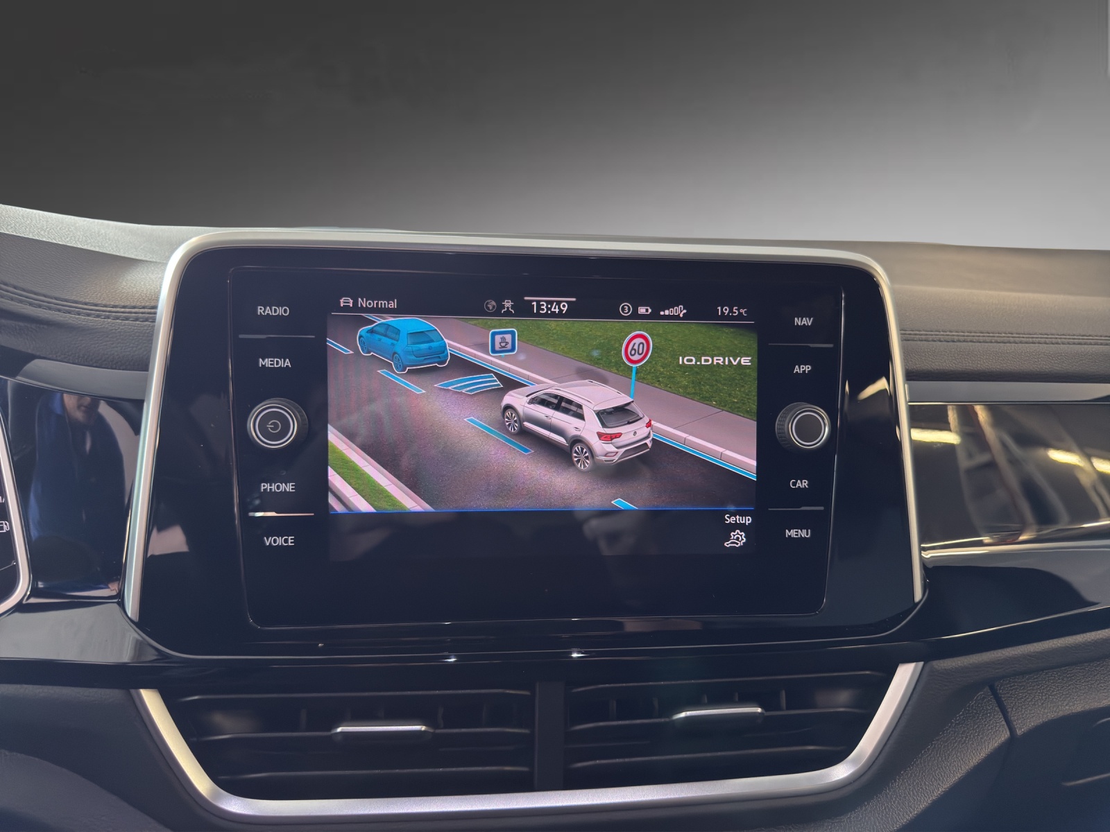 VW T-Roc 2.0 TSI R-Line DSG 4Motion-image-11