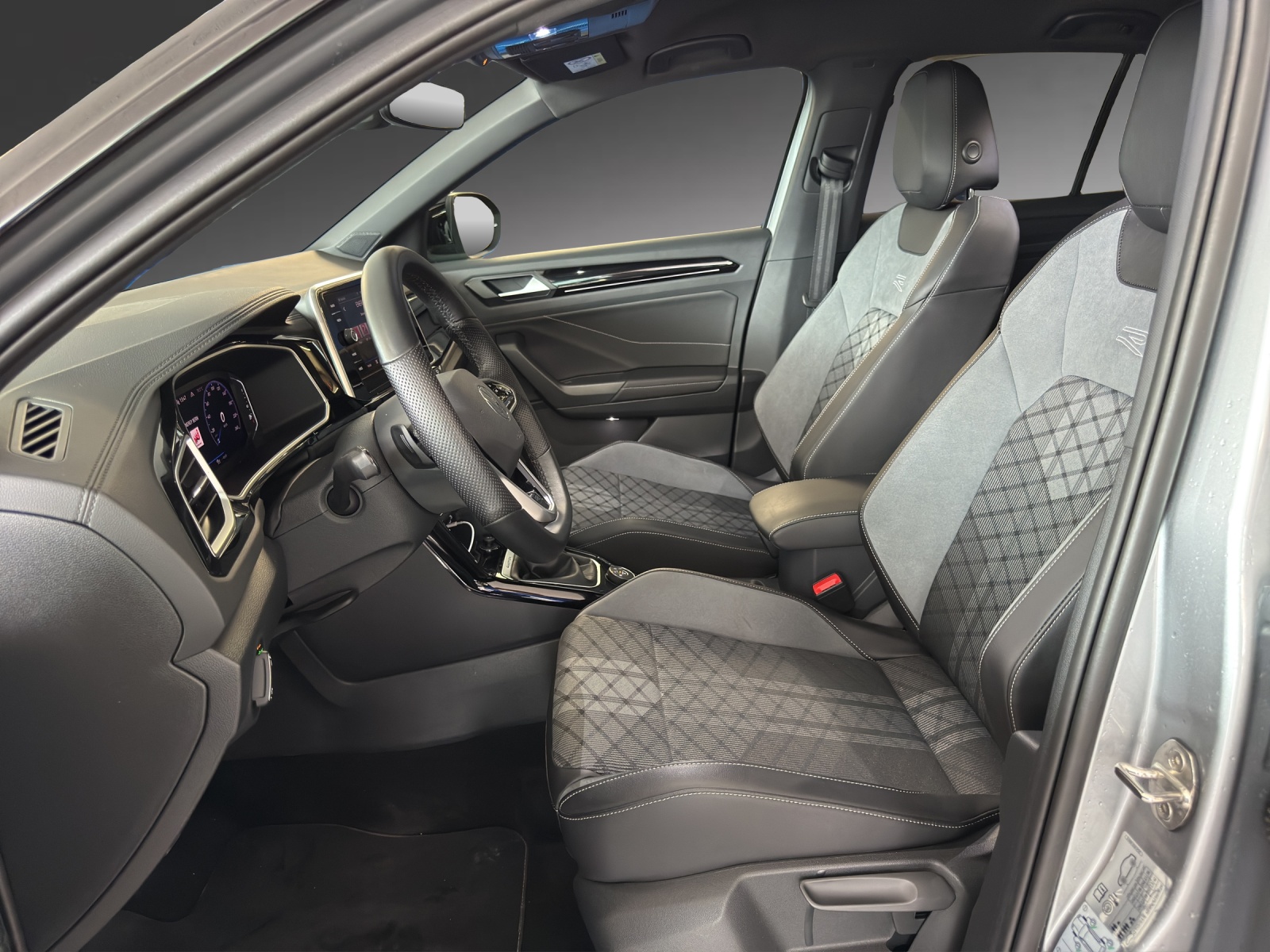 VW T-Roc 2.0 TSI R-Line DSG 4Motion-image-5