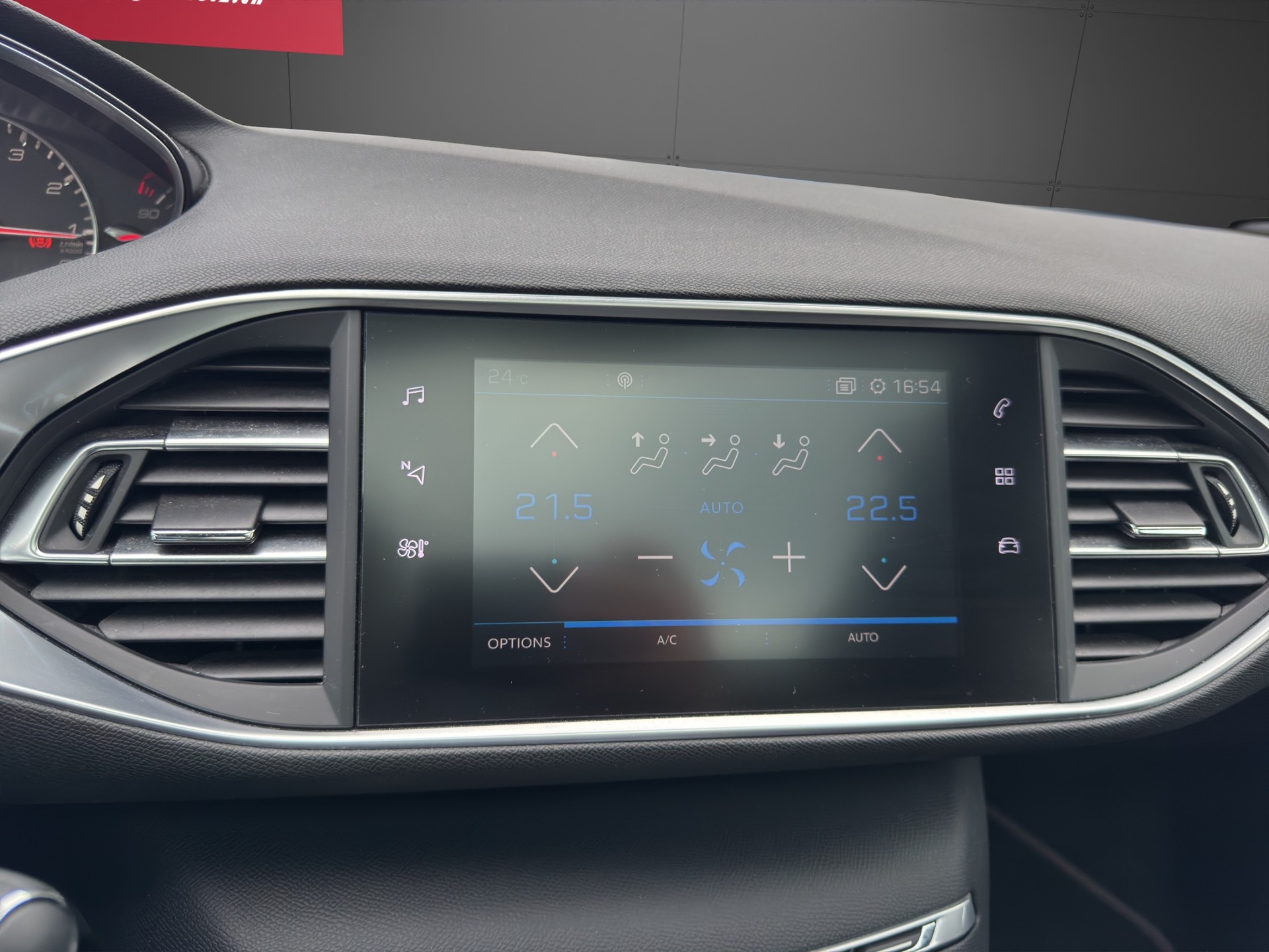 PEUGEOT 308 1.2 GT Line-image-9