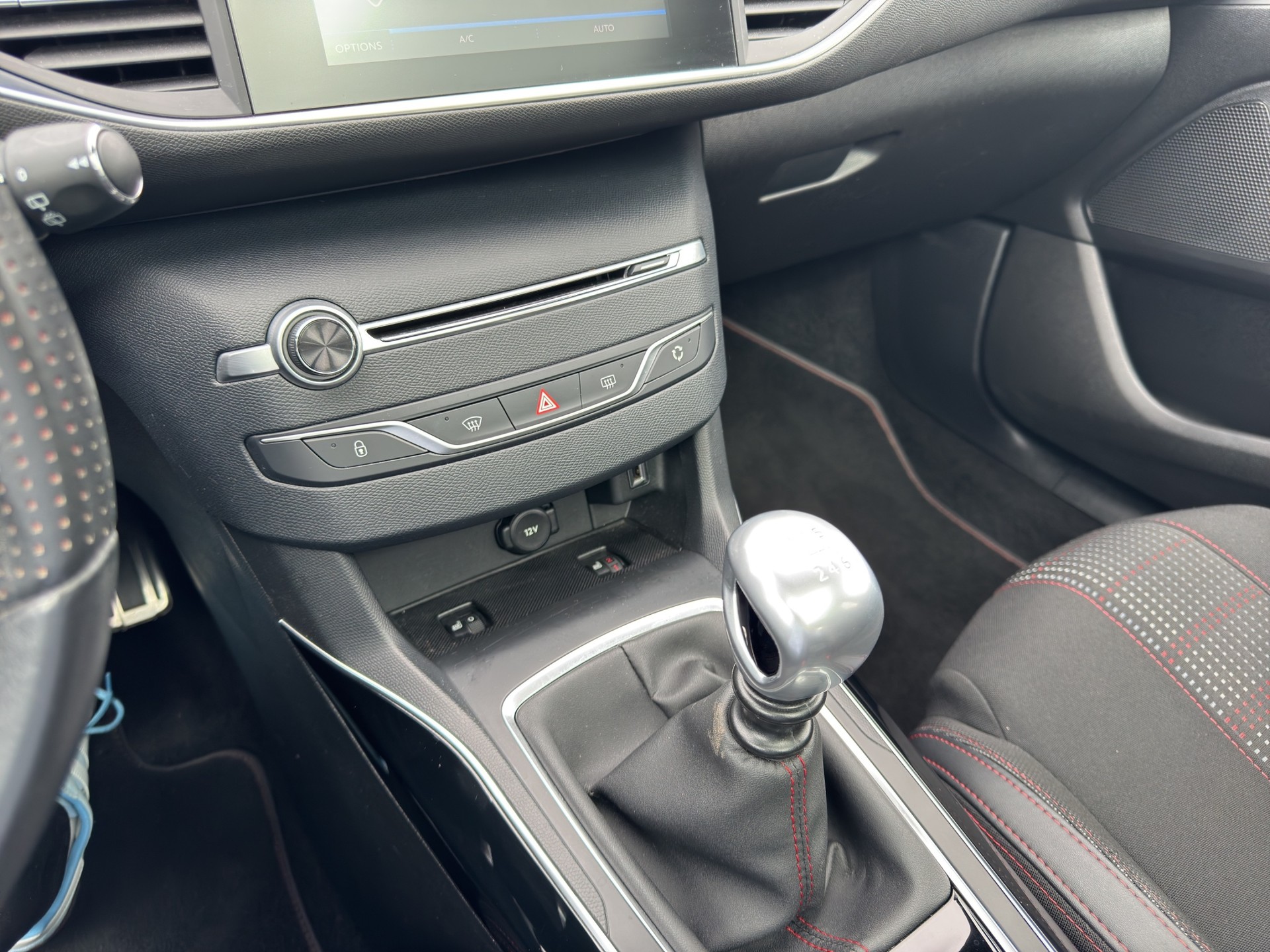 PEUGEOT 308 1.2 GT Line-image-10